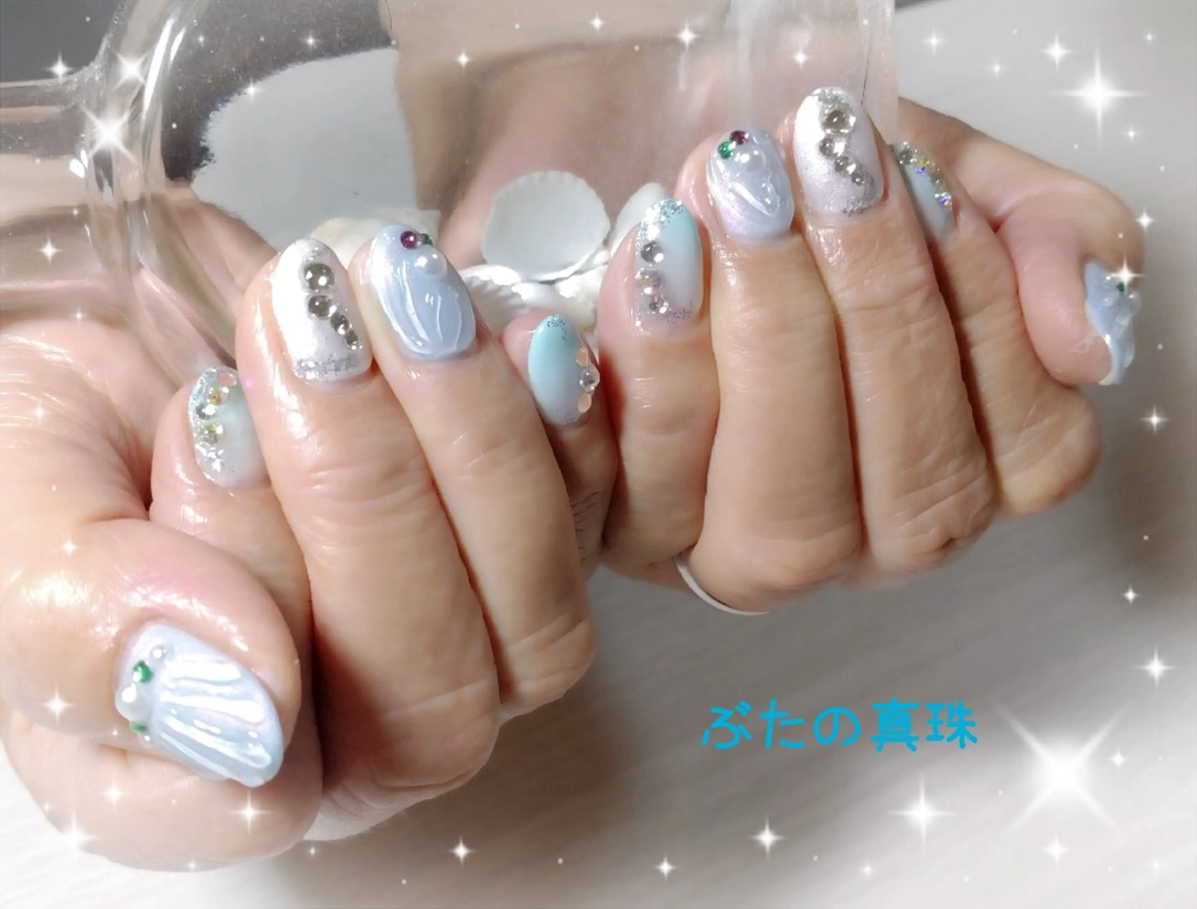 ネイル ブルー キラキラネイル ハンドネイル 林 珠里のネイルデザイン
