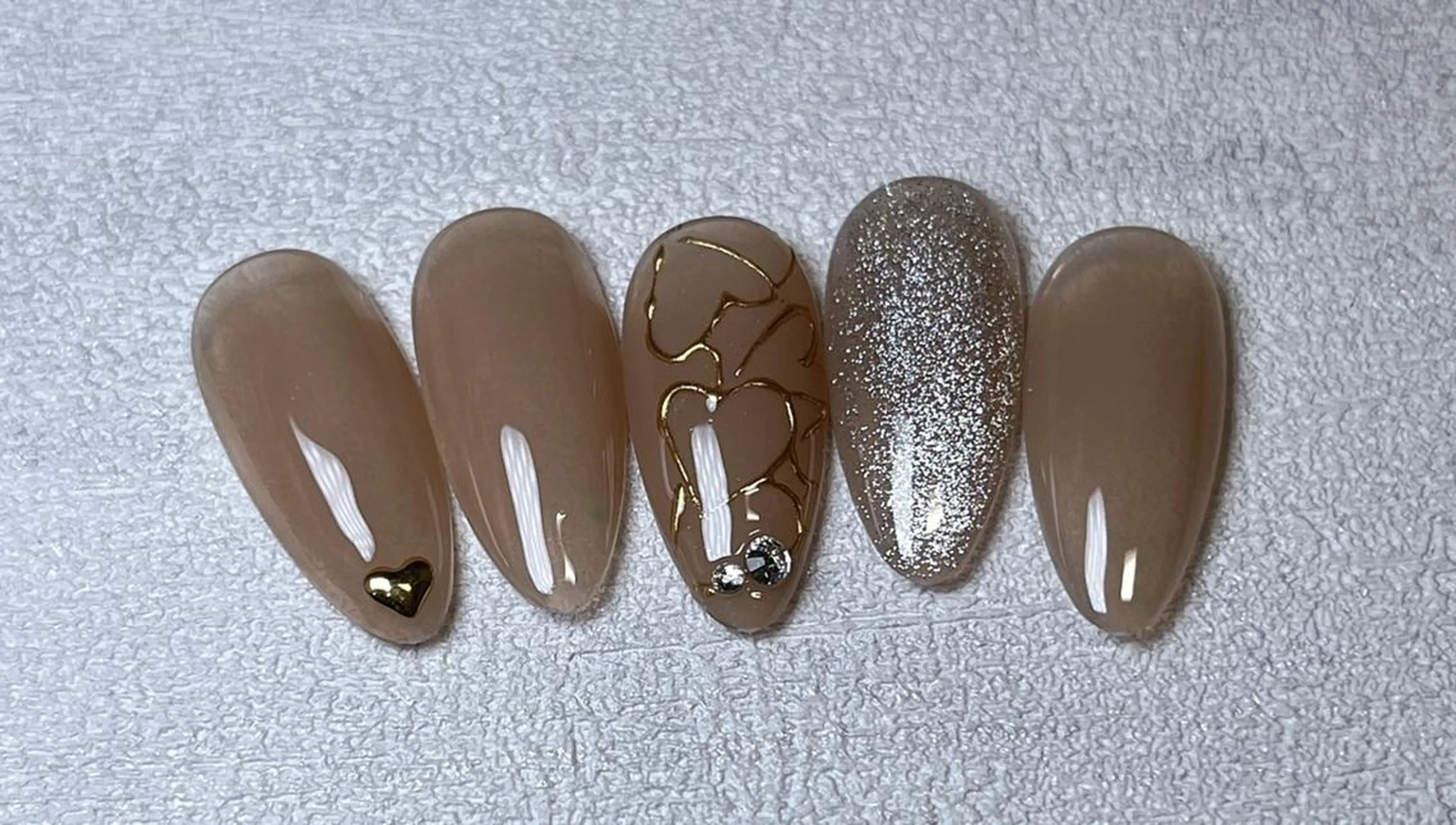 ネイル バレンタイン AB マツエクネイルサロンのネイルデザイン