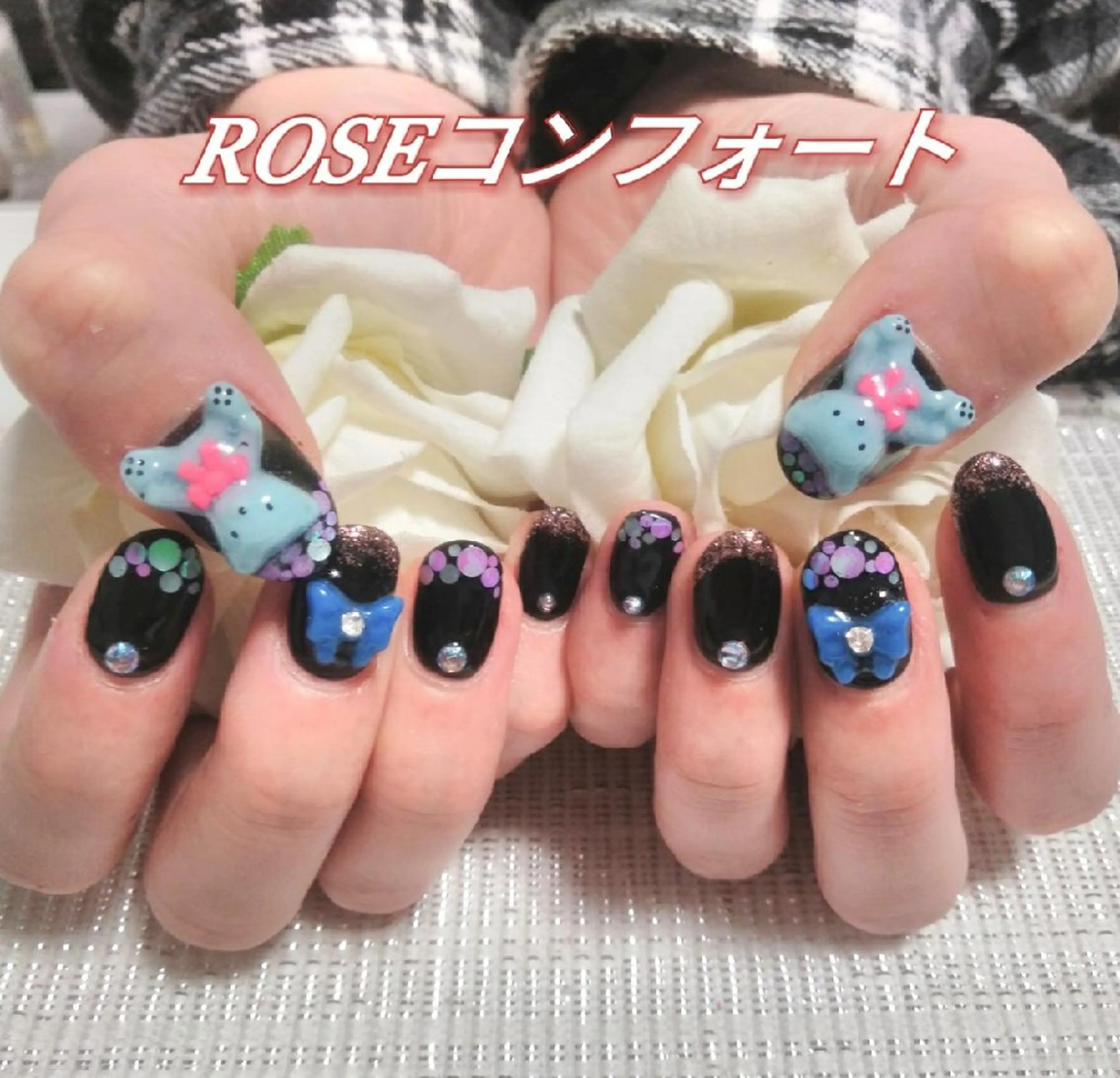 ネイル エステとネイル ローズコンフォートのネイルデザイン