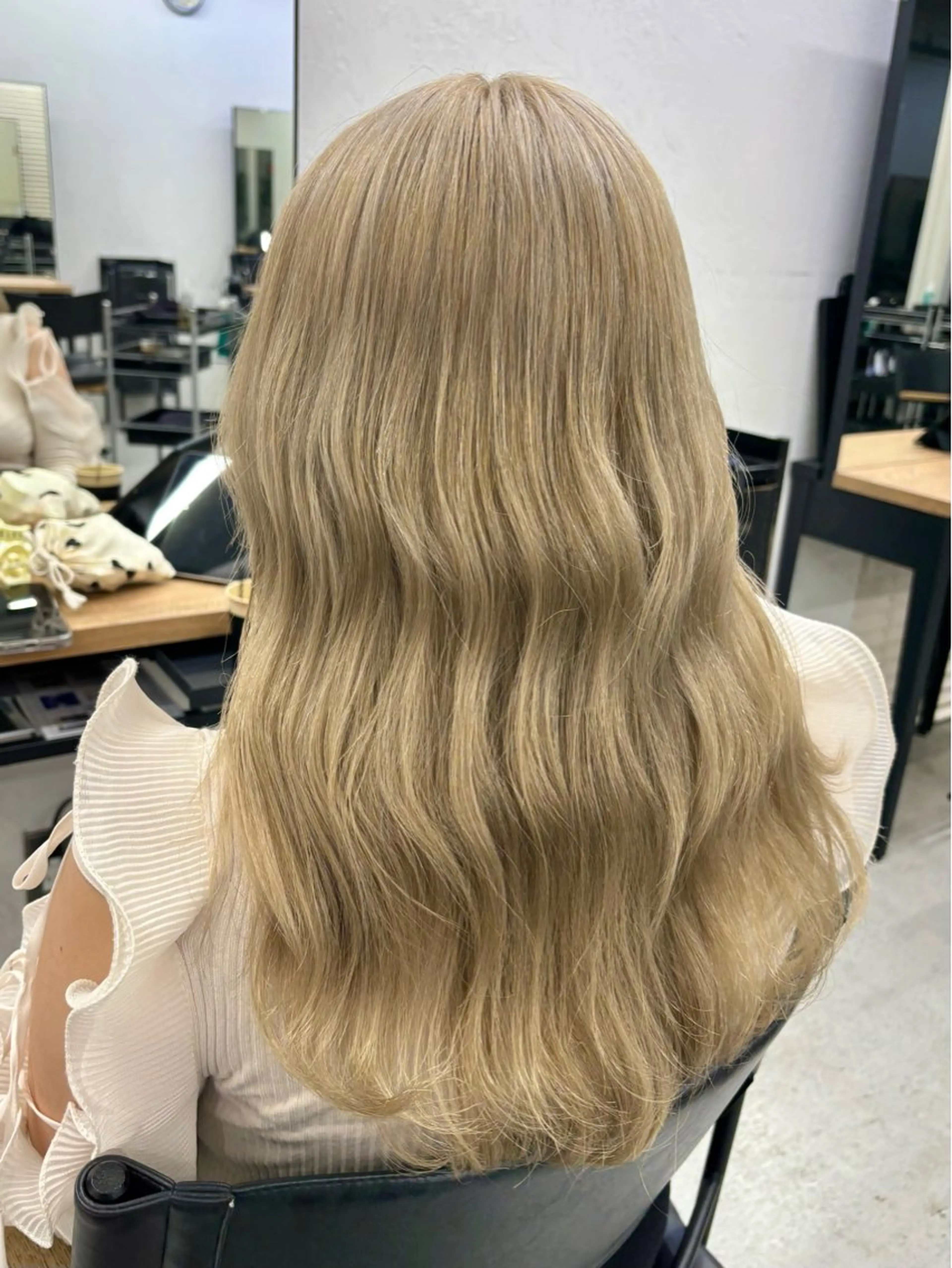 ロング カラー ヘアアレンジ ヘアカラー 坂齋大地／レイヤー/ ミルクティーのヘアスタイル