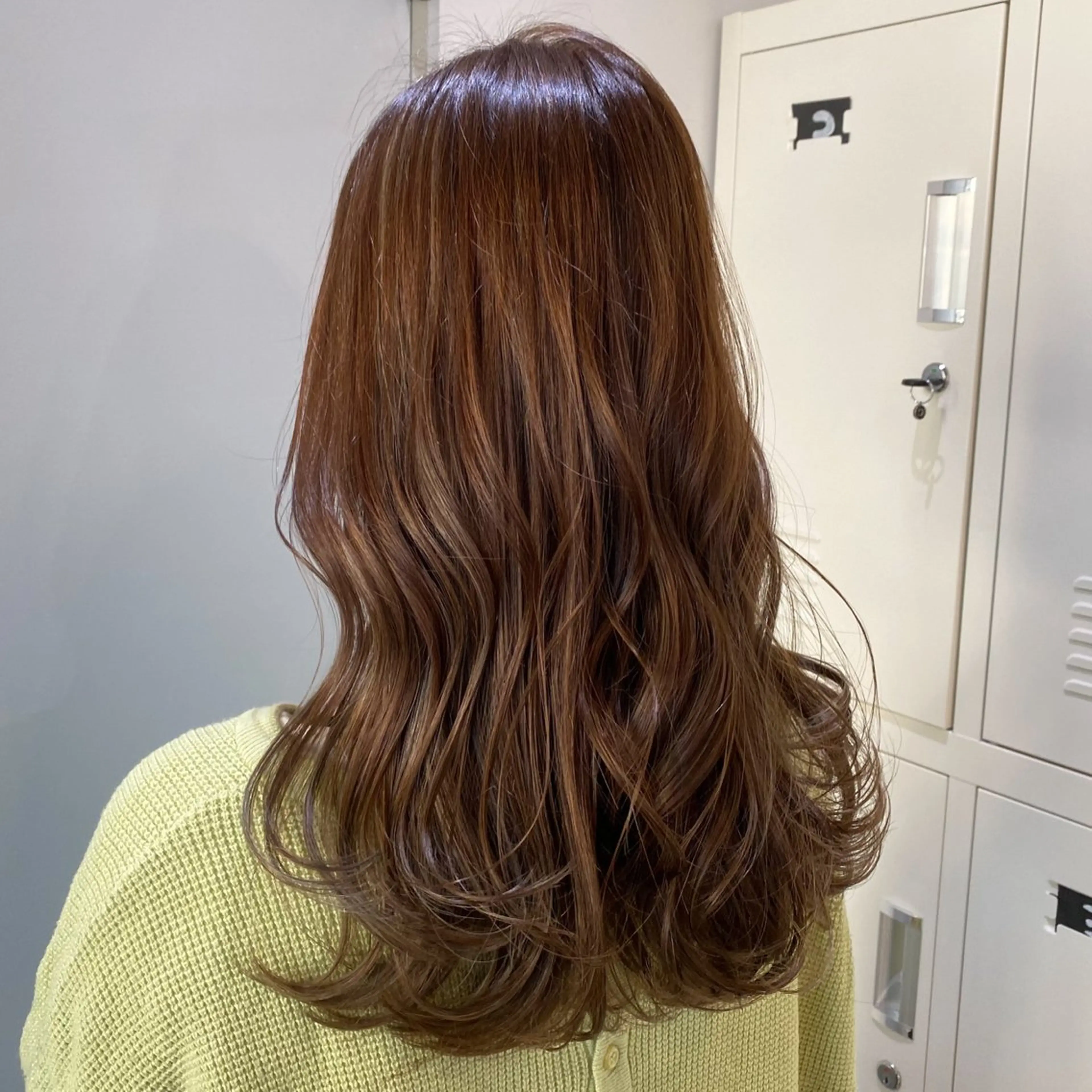 セミロング カラー ベージュカラー ハイライトカラー ハイライト 烏丸/顔周りカット/ くびれヘア/奈実のヘアスタイル