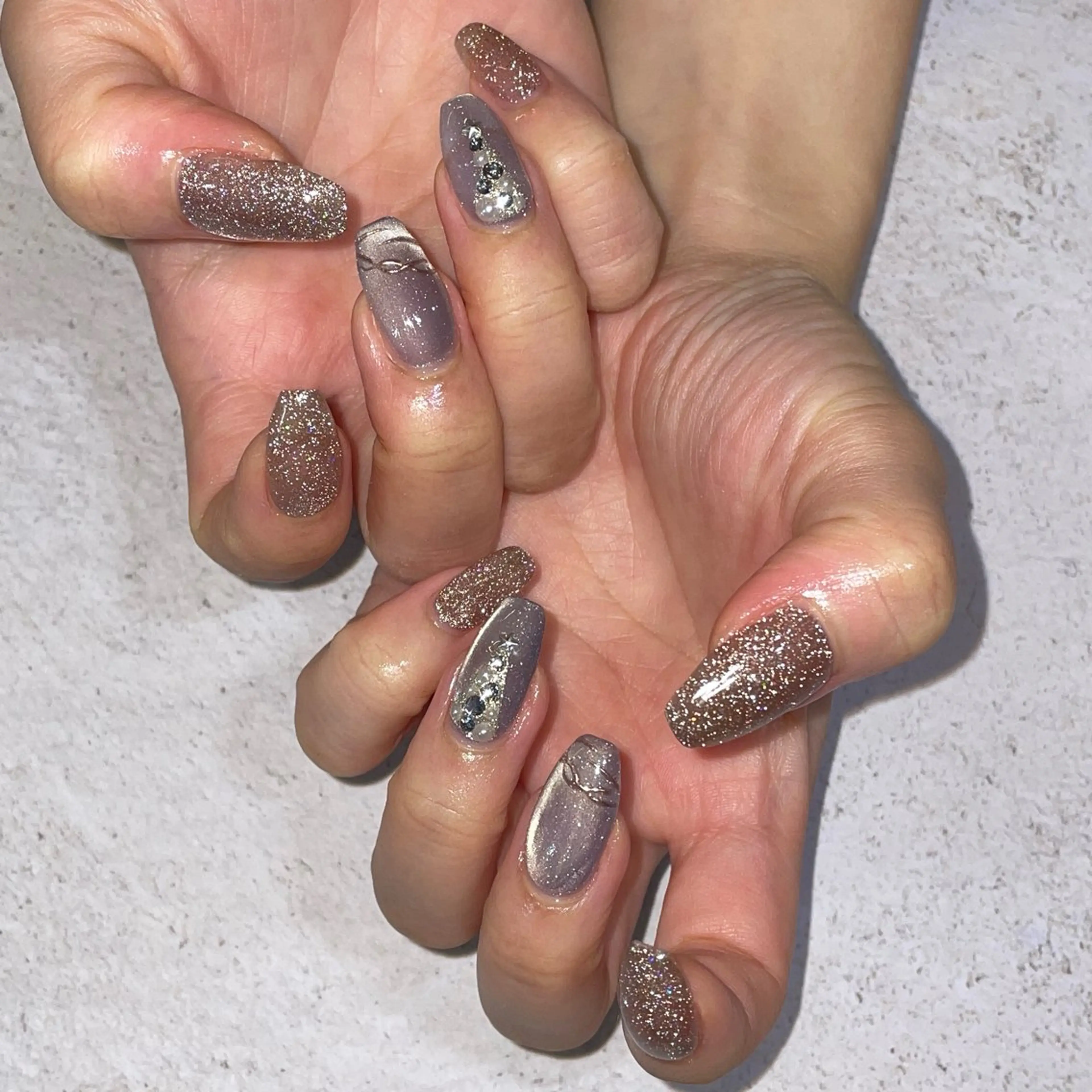 ネイル ブルー ブラウン キラキラネイル 冬ネイル クリスマス ハンドネイル LUNI 久屋大通 ˚✧₊⁎/ yuriのネイルデザイン