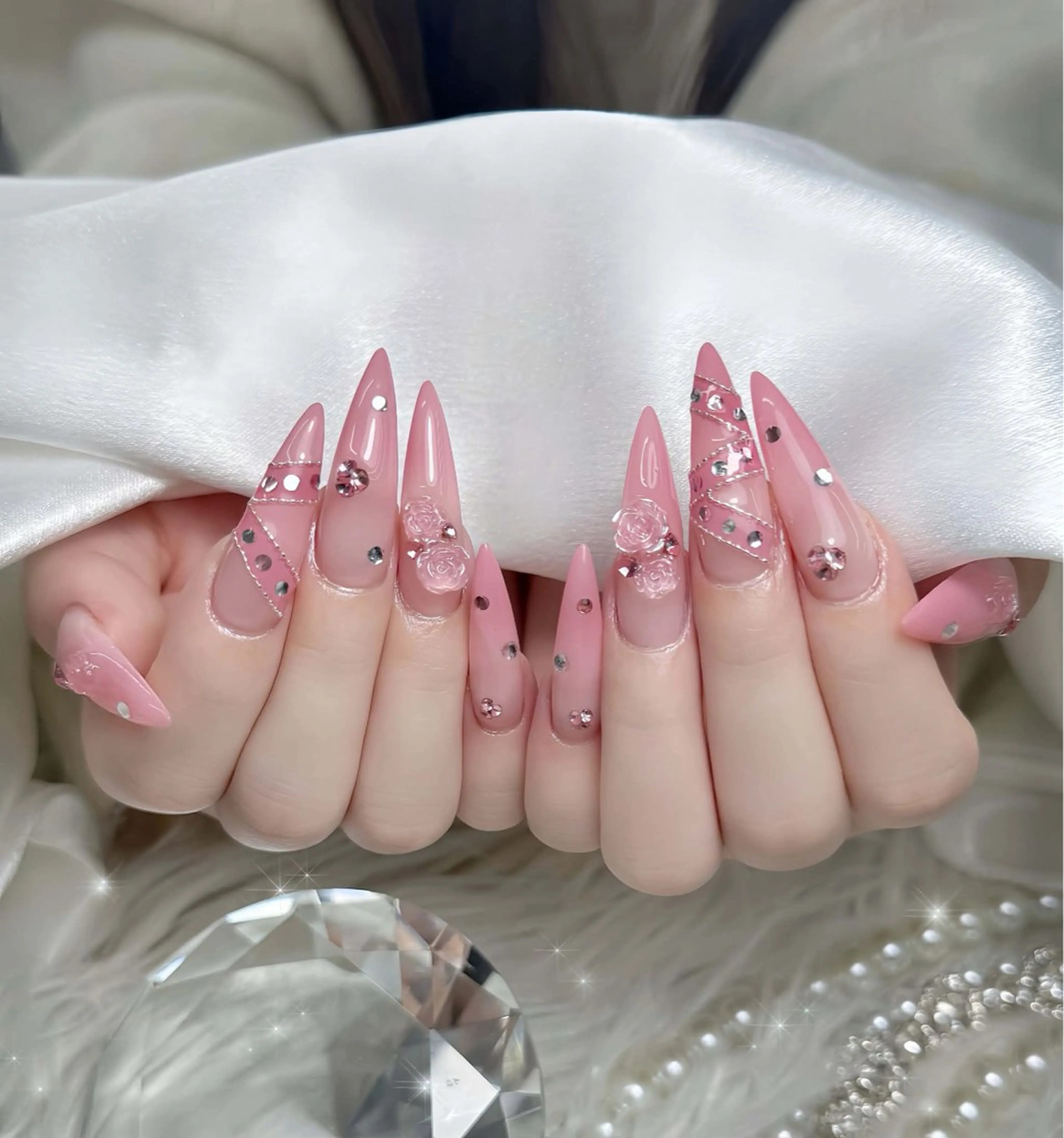 ネイル ハンドネイル ハンドケア いちご ちゃんのネイルデザイン