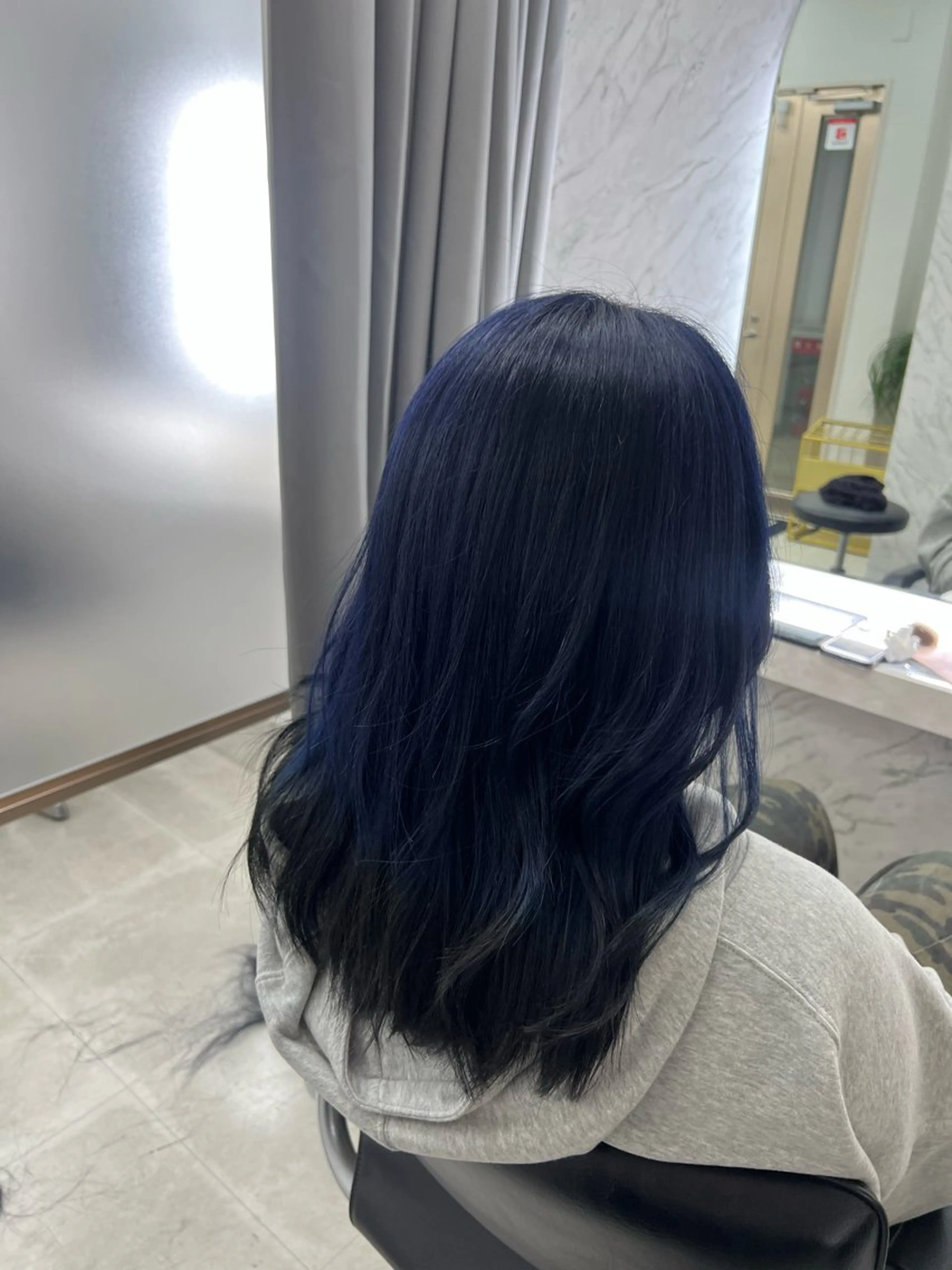 ミディアム カラー 黒髪 ブルーカラー E:terne大宮店 ディレクター豊島穂希のヘアスタイル
