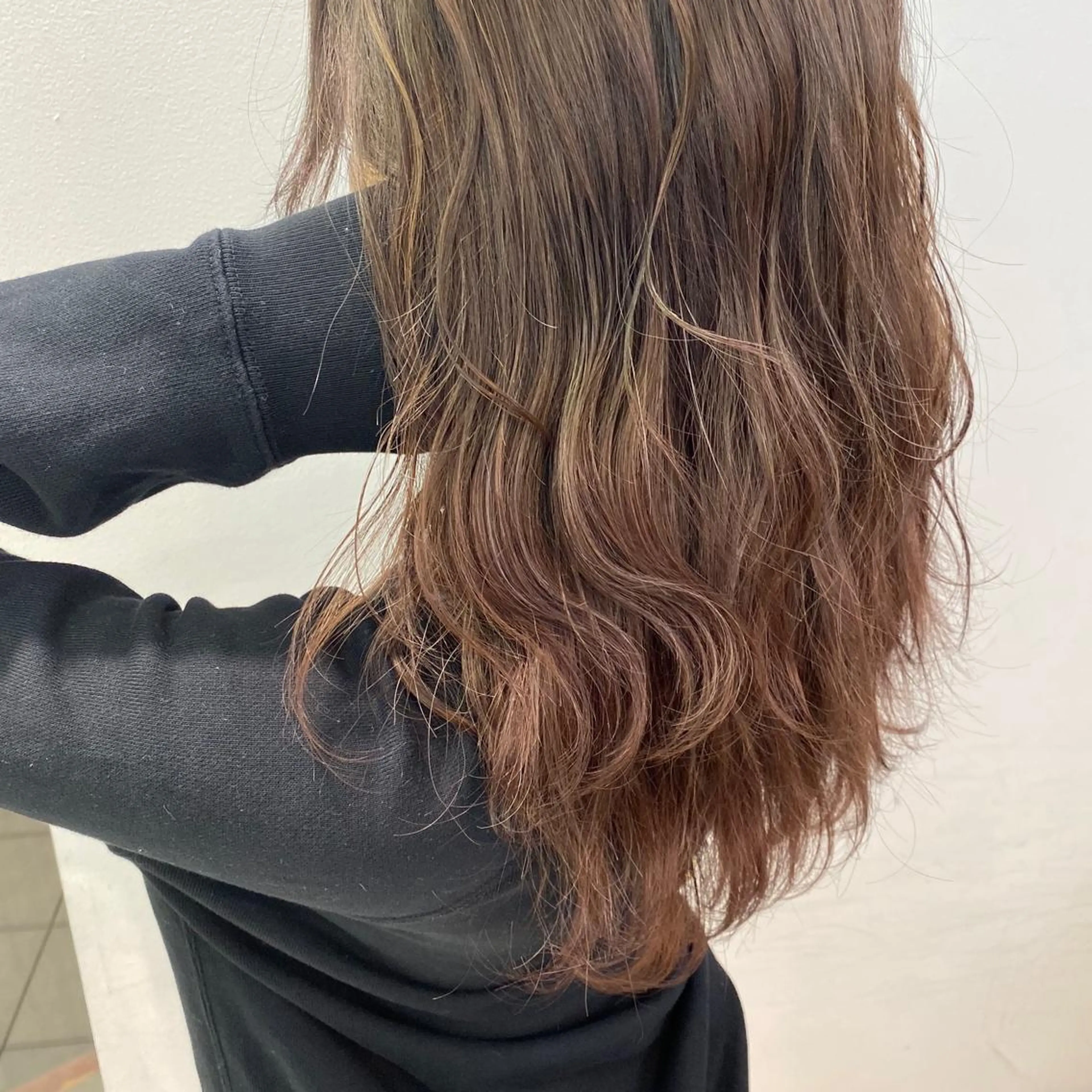 ロング カラー 渡邊 唯のヘアスタイル