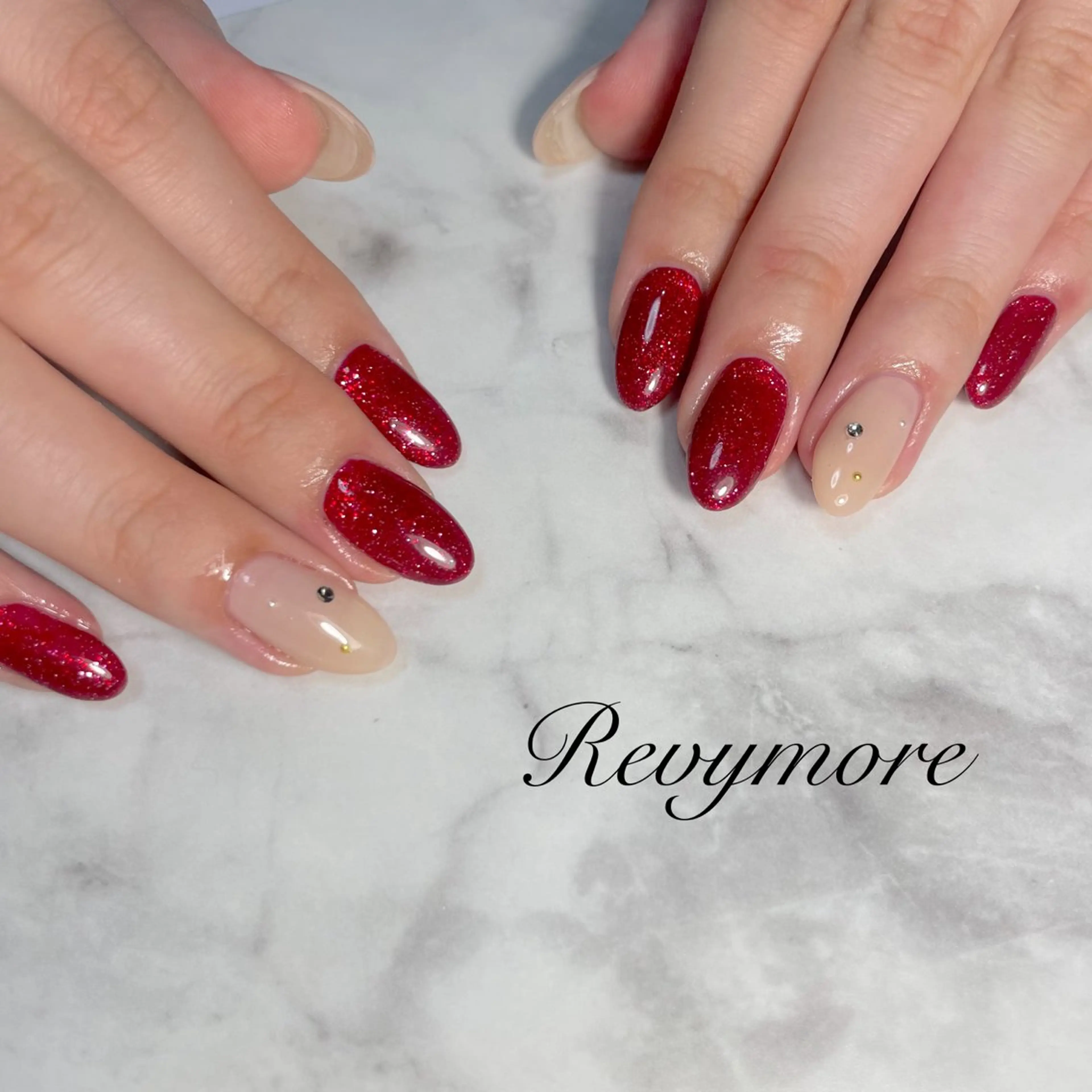 ネイル ジェルネイル ニュアンスネイル オフィスネイル ワンカラーネイル 赤色 nail salon Revymoreのネイルデザイン