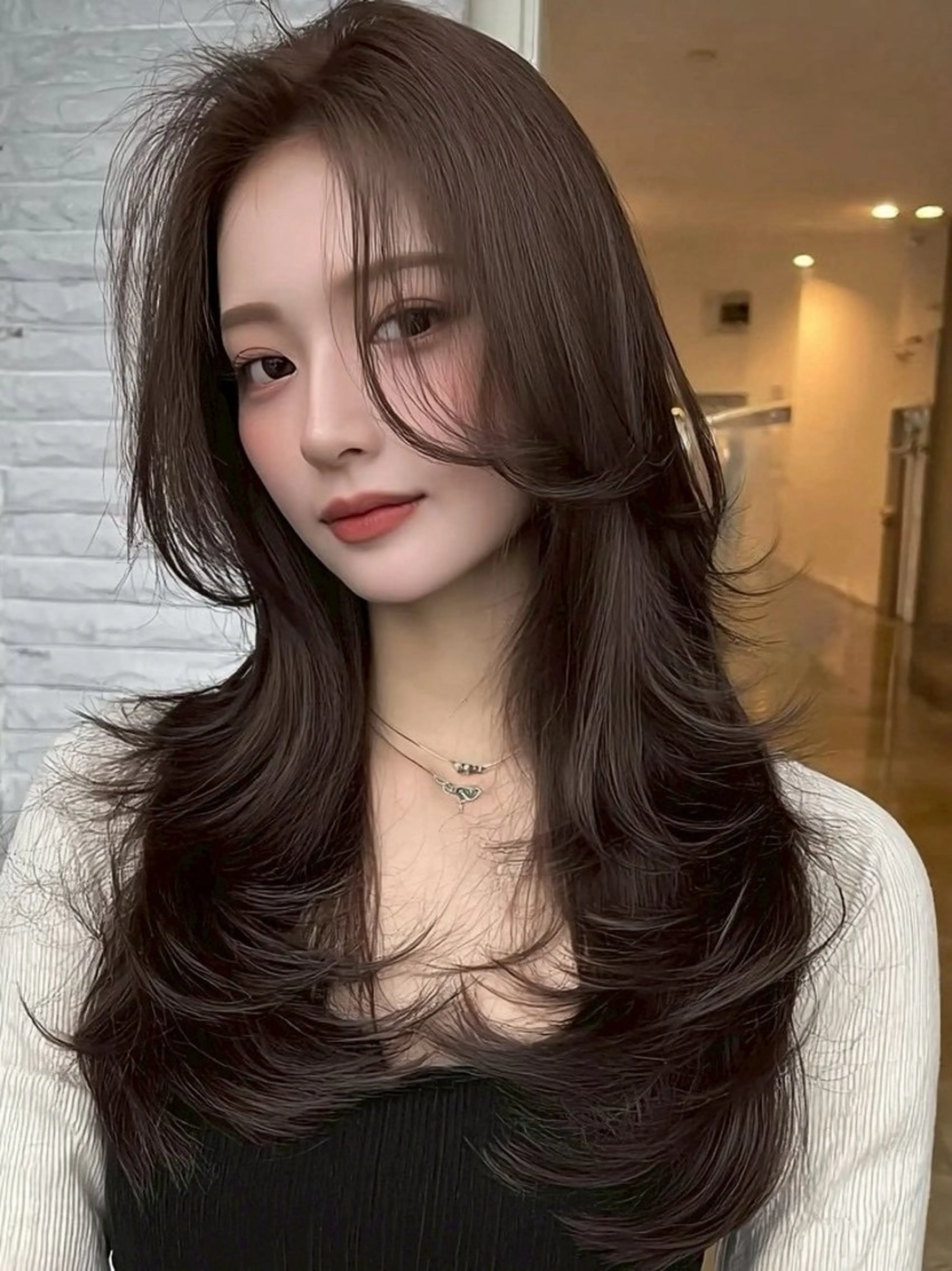 ロング カラー 髪質改善 韓国風ヘア 縮毛矯正 カット ヘアカラー 西 優衣奈のヘアスタイル