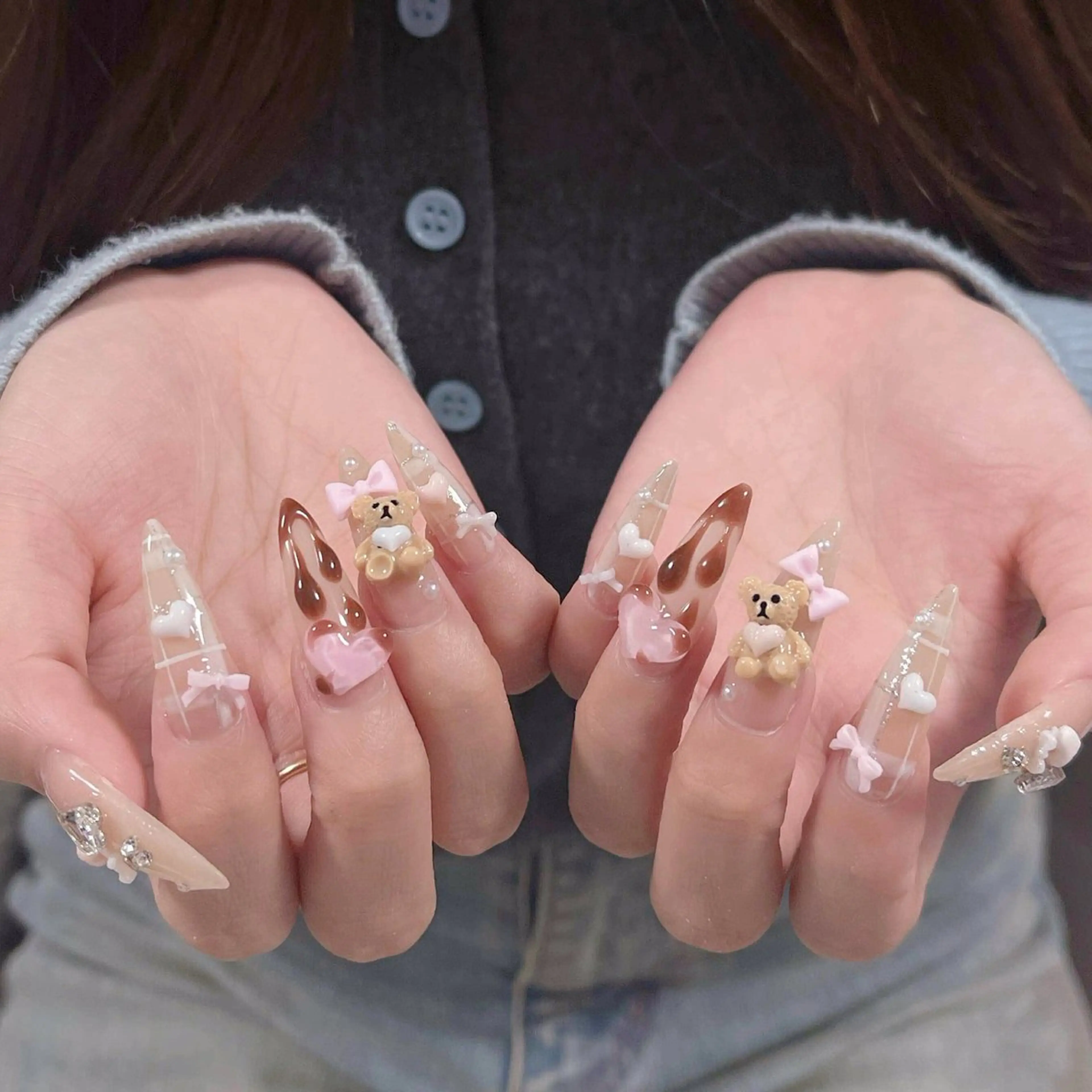 ネイル チークネイル フレンチネイル グラデーション キラキラネイル マグネットネイル ハンドネイル Amee Nail Salonのネイルデザイン