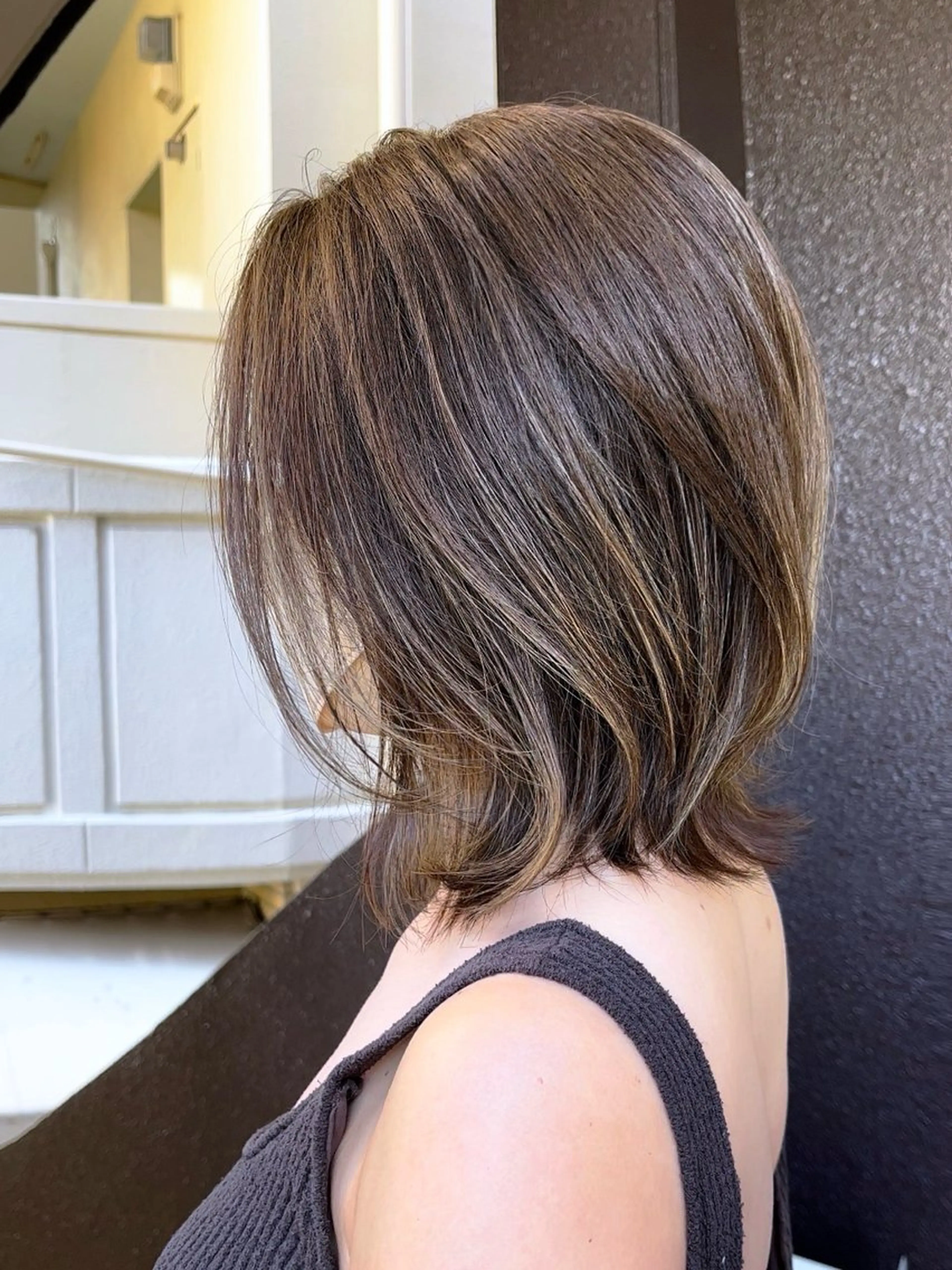 ミディアム ミディアムレイヤー ハイライト レイヤーカット 岩尾 萌々子のヘアスタイル