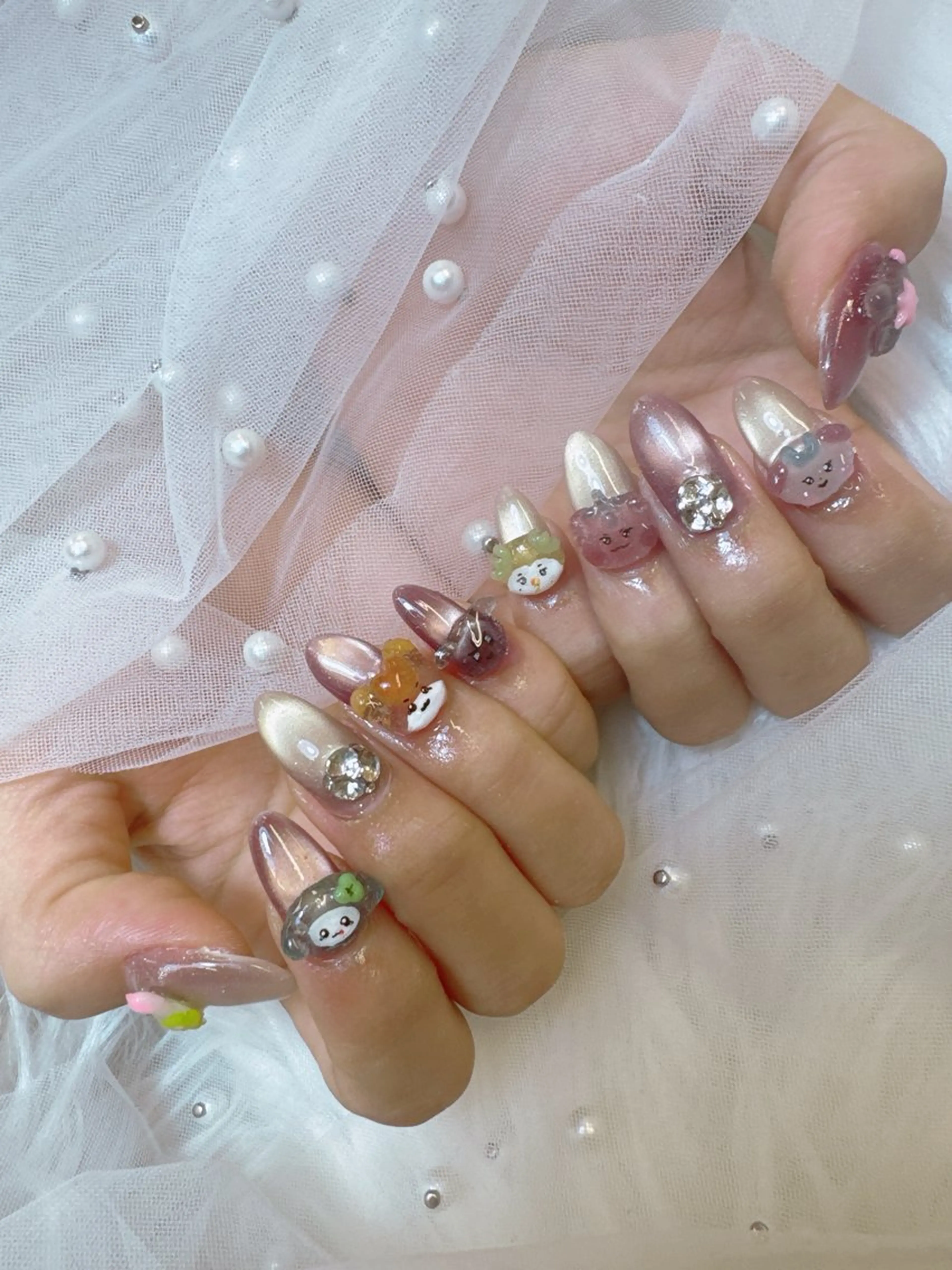 ネイル フレンチネイル キラキラネイル 韓国ネイル 持ち込み 春ネイル ハンドネイル Queeens nailのネイルデザイン