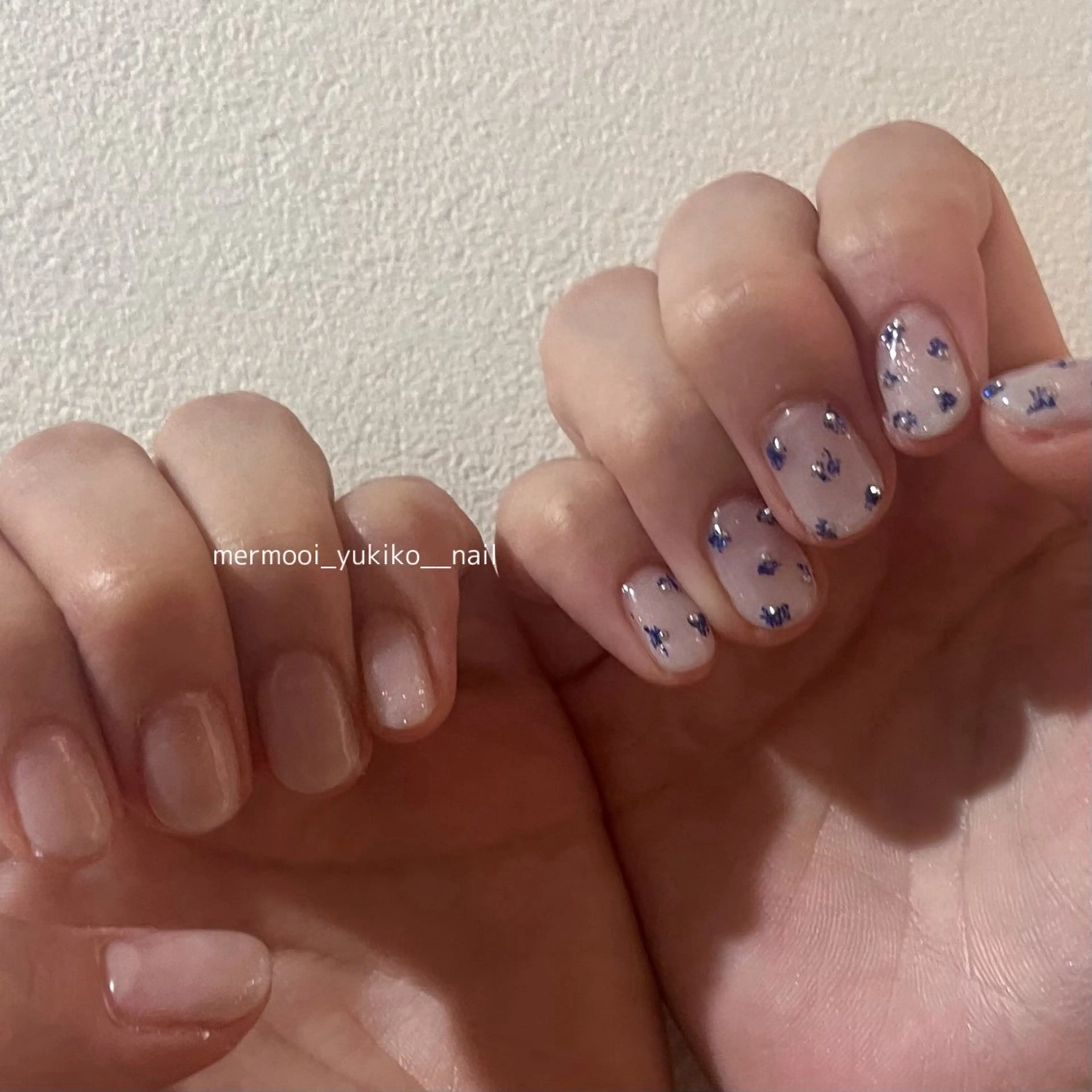 ネイル ブルー ラメ(グリッター) マグネットネイル ニュアンスネイル シルバー melumooi nailのネイルデザイン