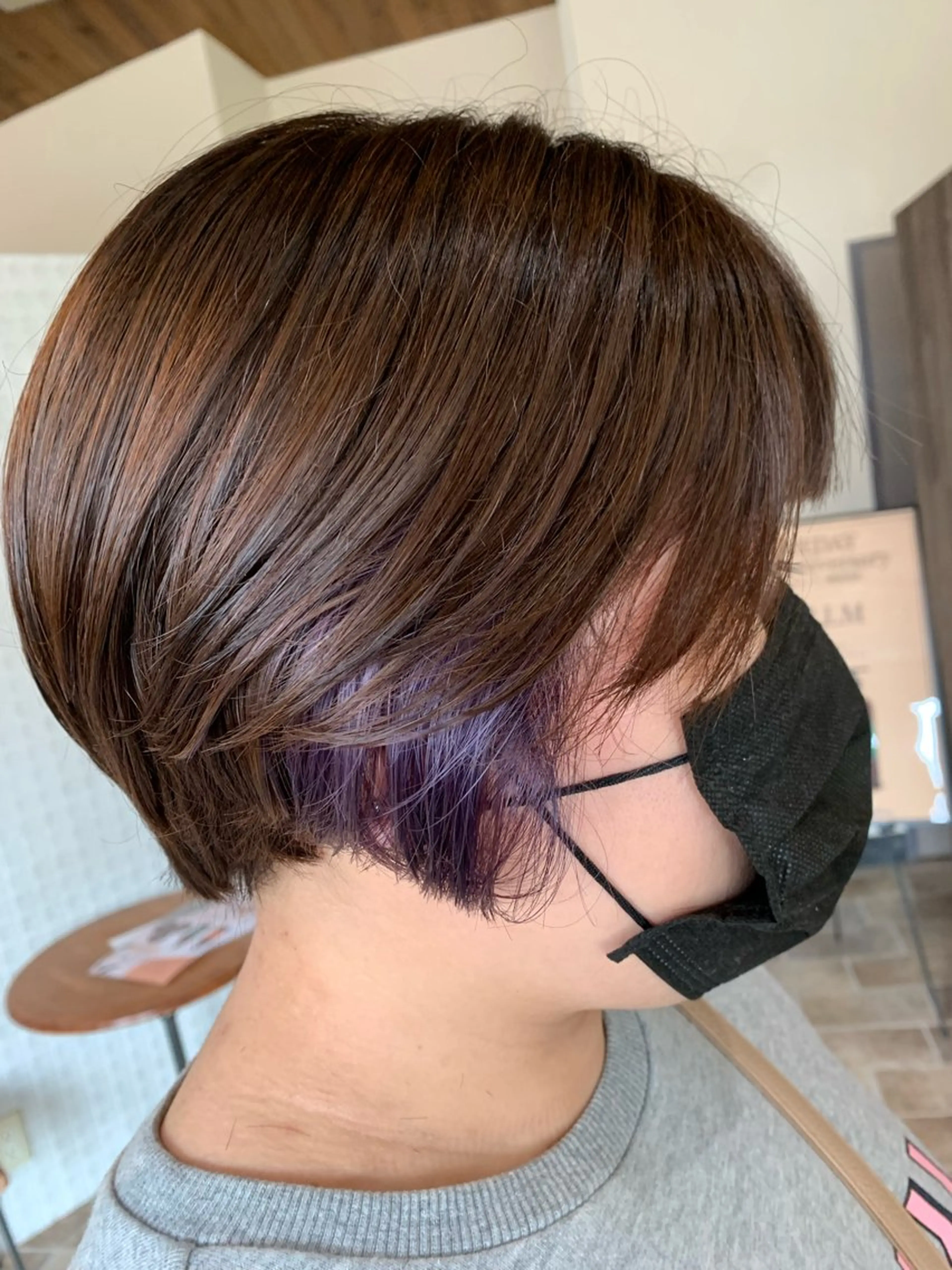 ショート カラー イヤリングカラー ショートヘア ヘアカラー トリートメント 礒谷 夏帆のヘアスタイル