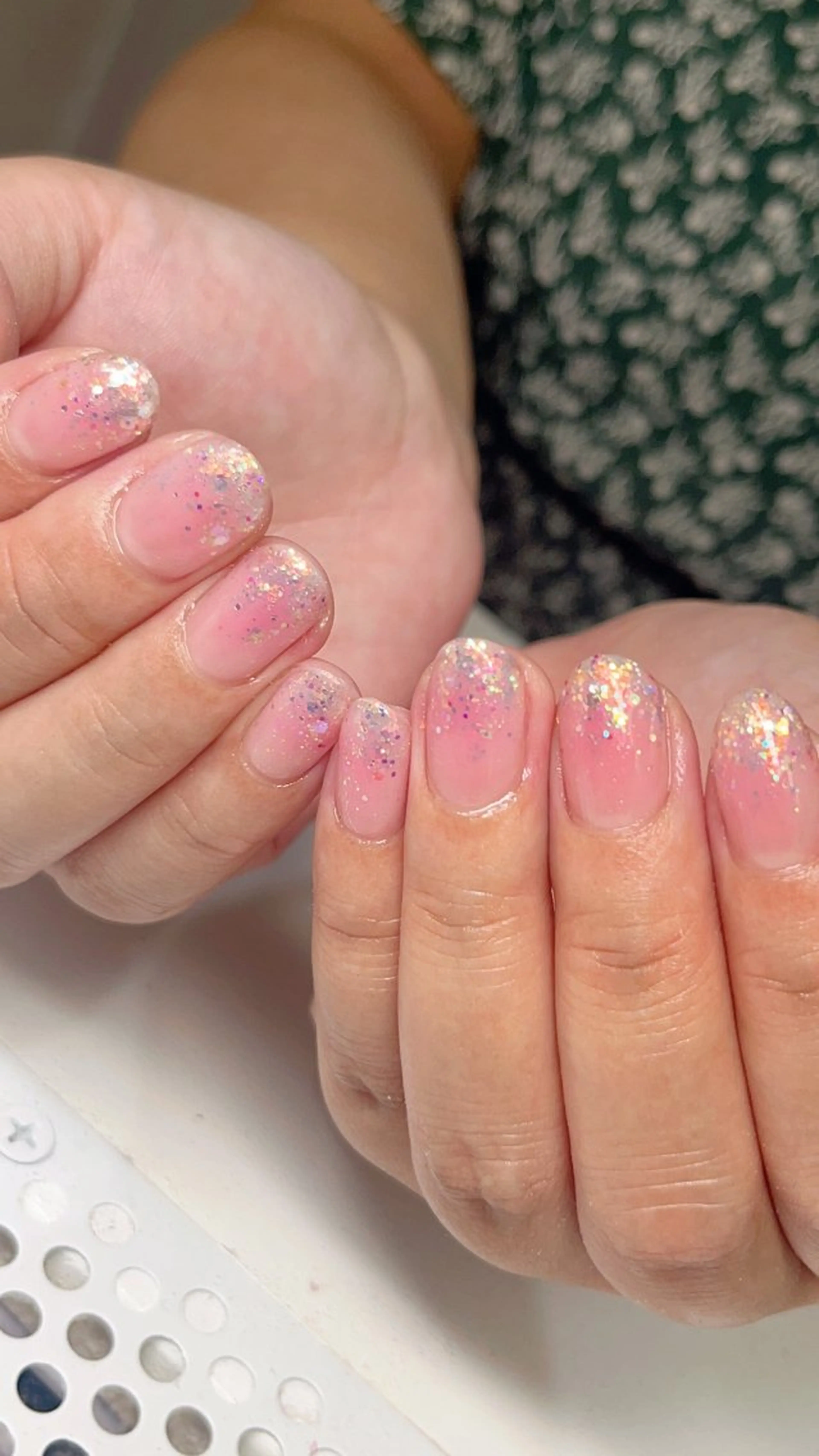 ネイル チークネイル グラデーション ラメ(グリッター) ラメグラデーション NailSalon ARROWのネイルデザイン