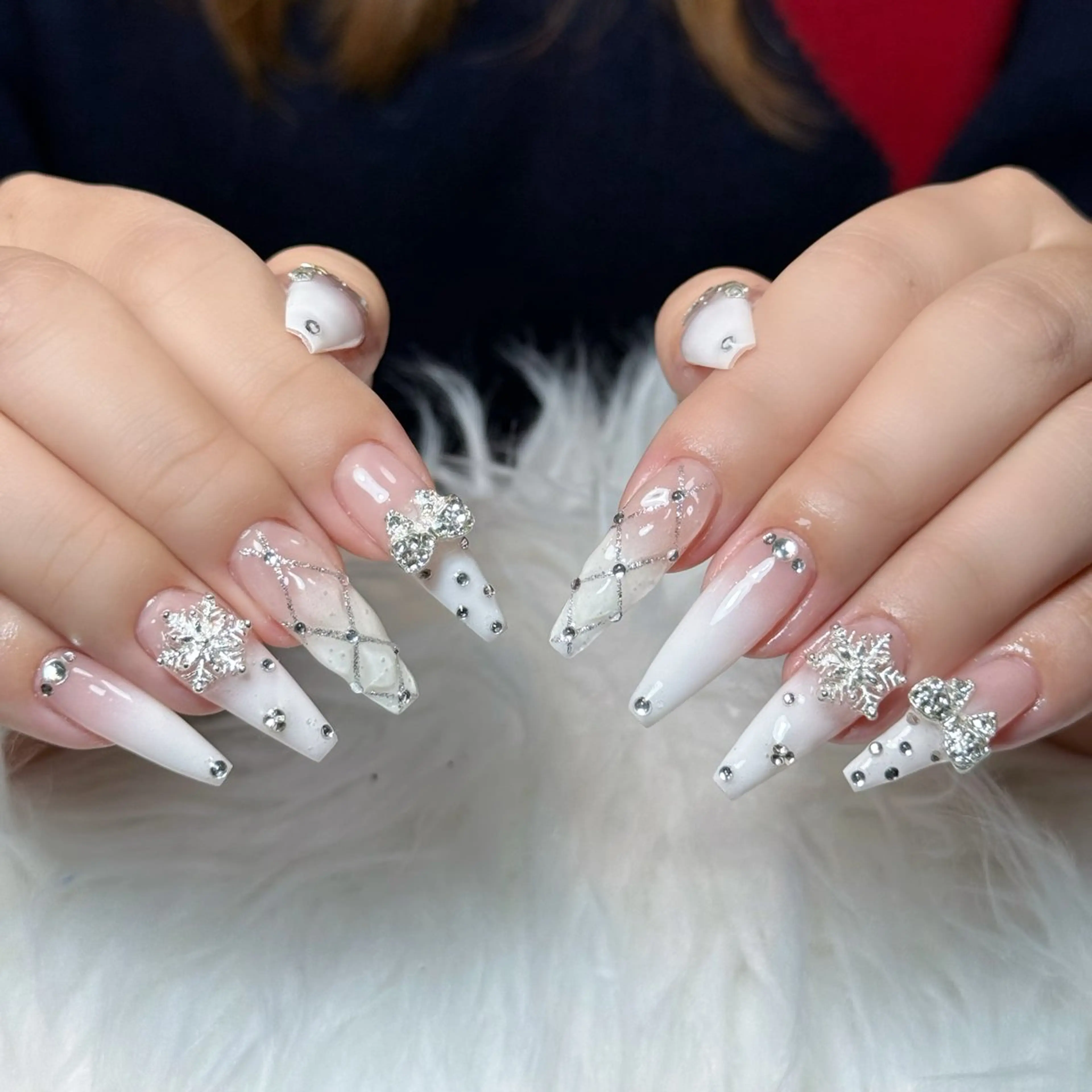 ネイル オーロラネイル ボルドー ブラウン 氷ネイル・うるうるネイル キラキラネイル ハンドネイル Julli NailStudioのネイルデザイン