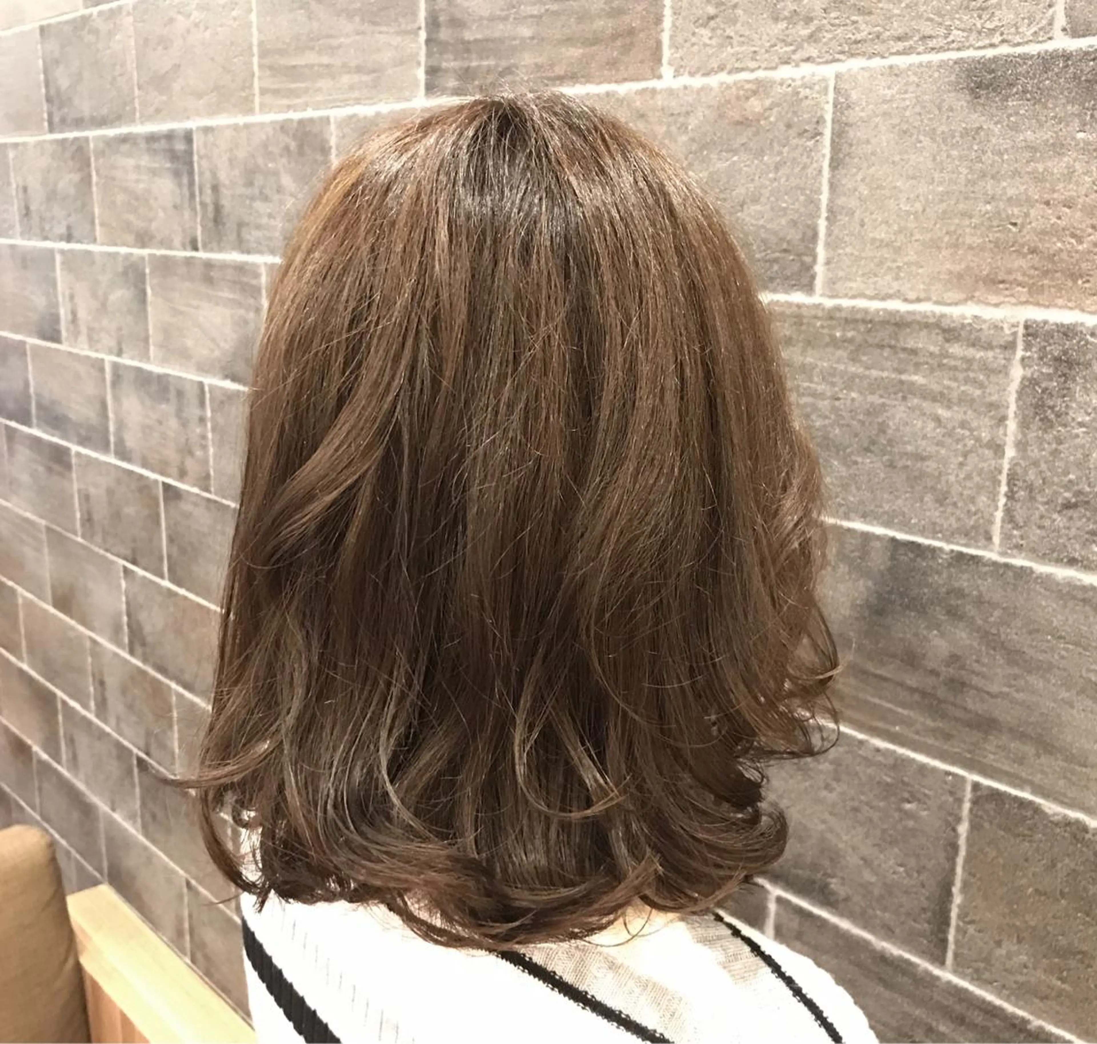ミディアム カラー グレージュ イルミナカラー 鈴村 大介のヘアスタイル