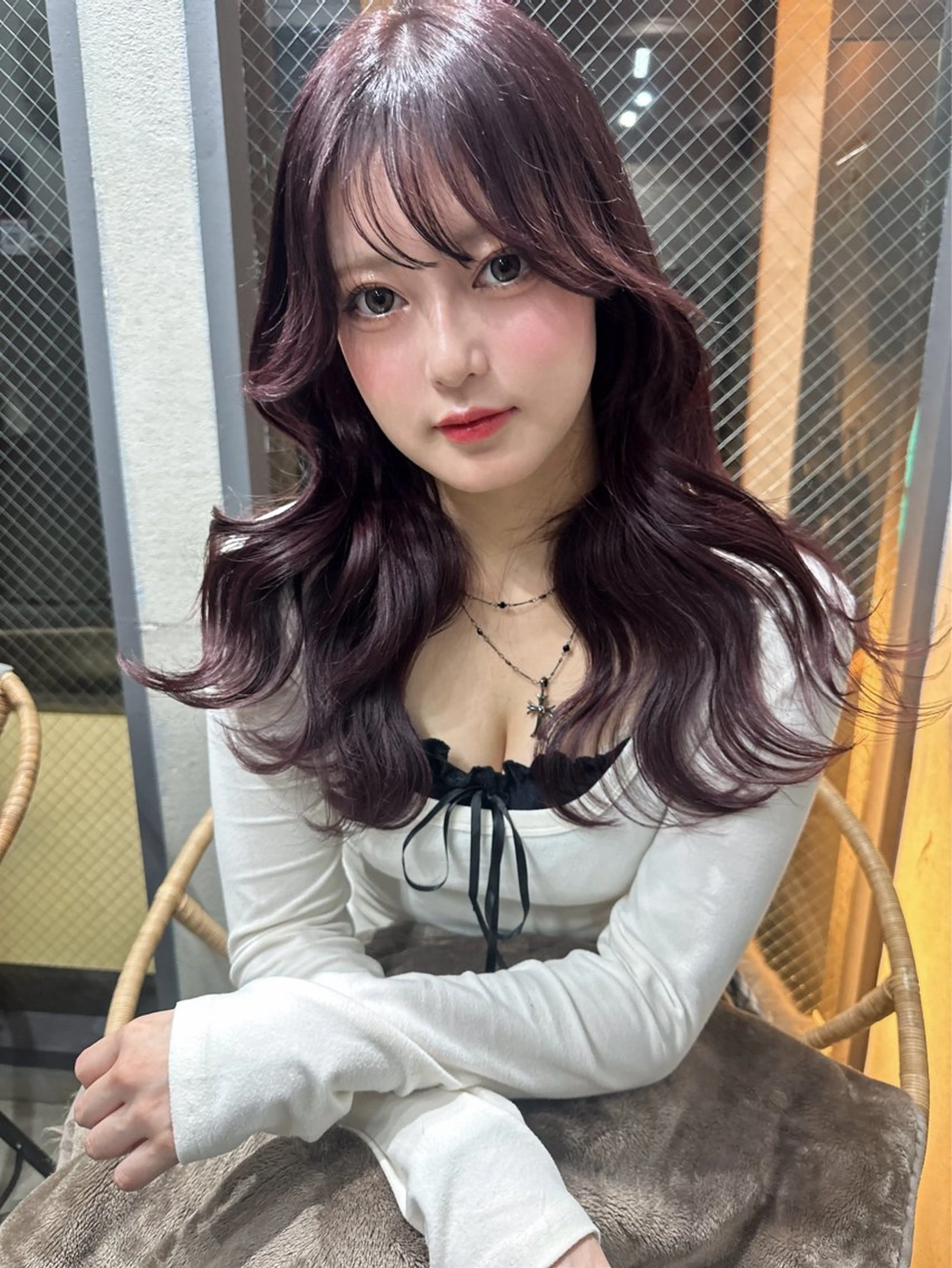 セミロング カラー カシス ピンクカラー カット ヘアカラー トリートメント AiM エイム　韓国レイヤーのヘアスタイル