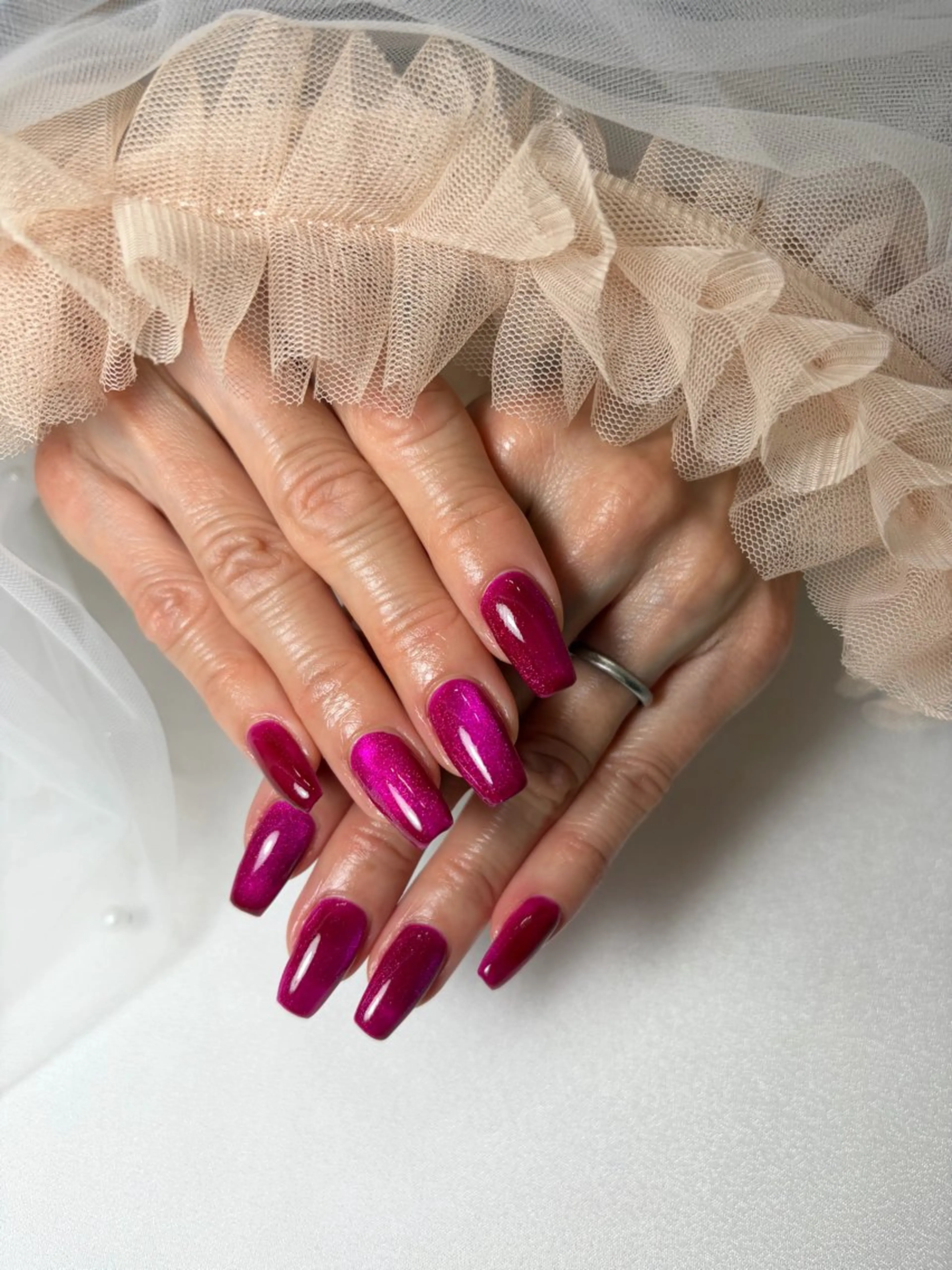 ネイル キラキラネイル マグネットネイル ワンカラーネイル ピンク シンプルネイル ハンドネイル iro+ nailのネイルデザイン