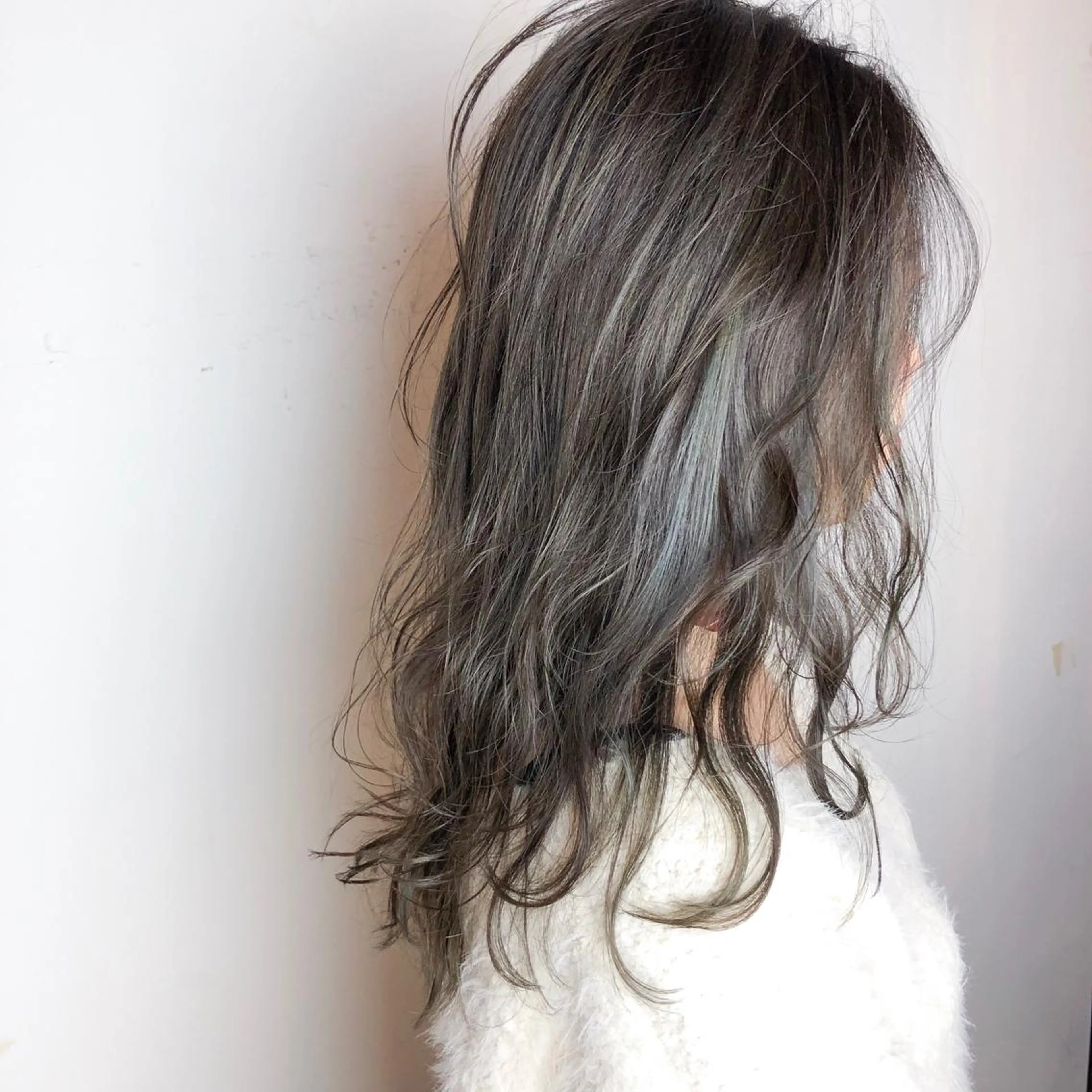 ロング カラー 透明感カラー グレージュ ハイライトカラー オリーブグレージュ オリーブグレー ヘアカラー 髪質改善、エクステ 山口卓哉のヘアスタイル