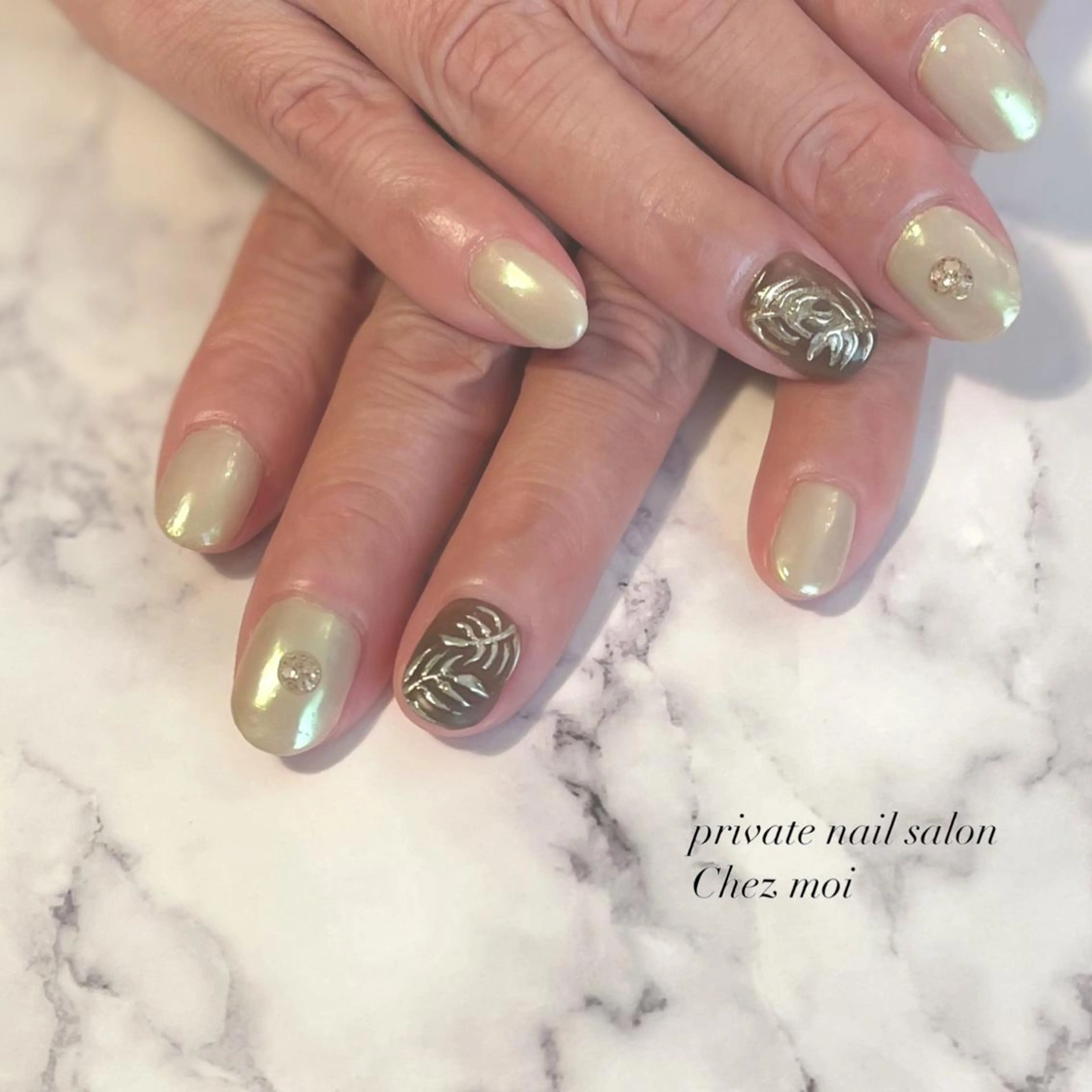 ネイル KOMINE TOMOKOのネイルデザイン