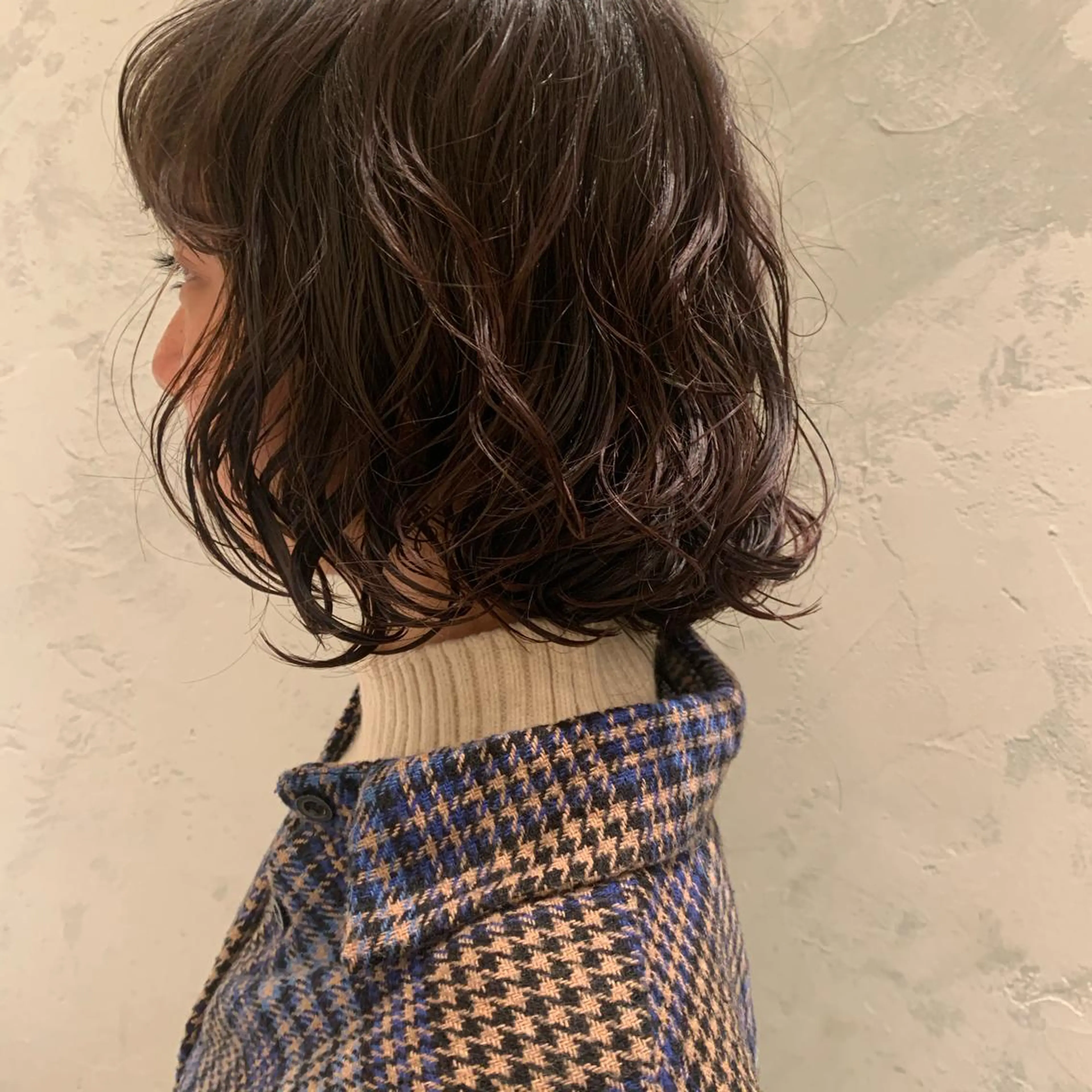 ミディアム パーマ SAKINO． ベージュカラーのヘアスタイル