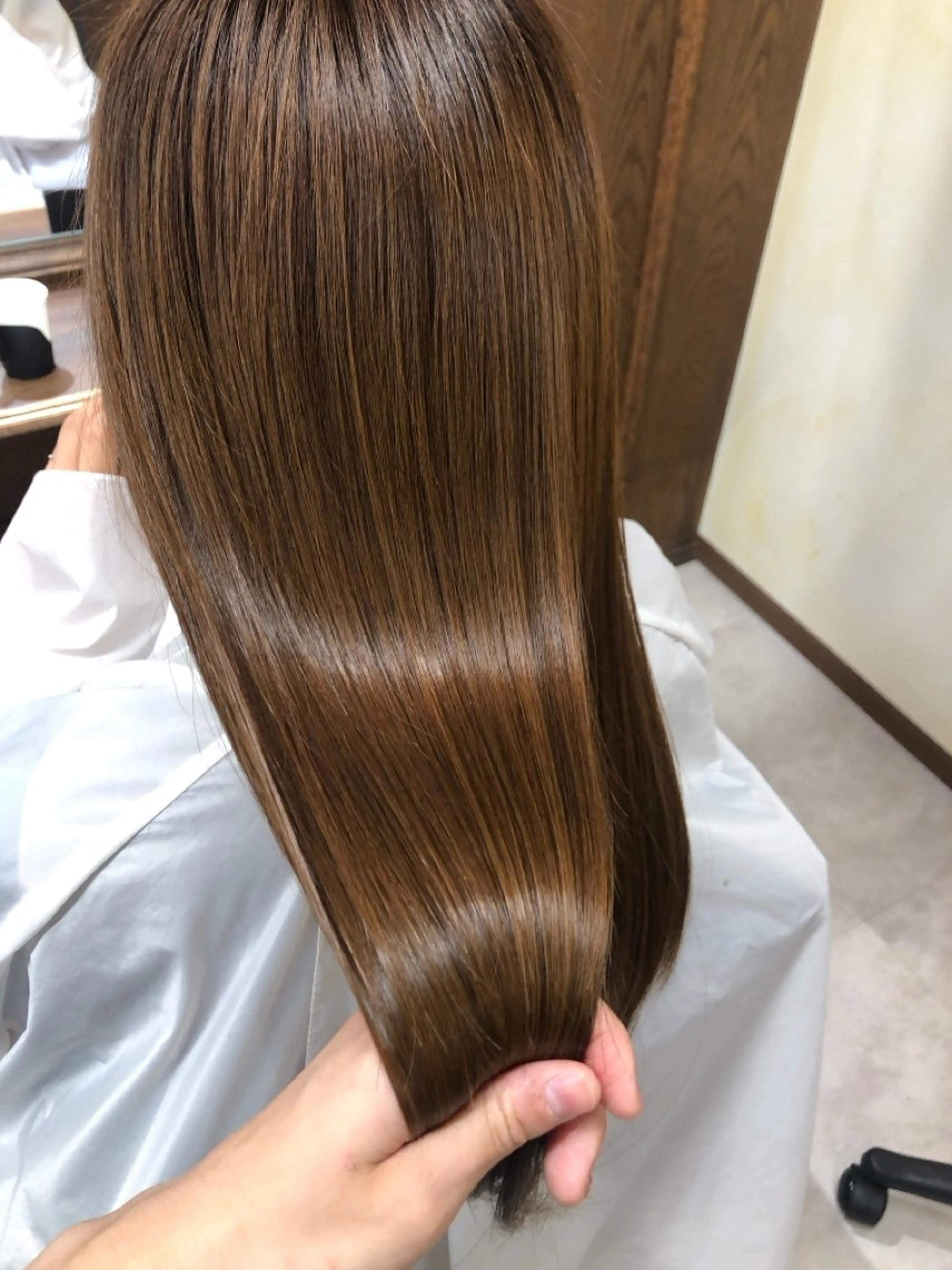 ロング TOMOKA 艶髪/透明感カラーのヘアスタイル