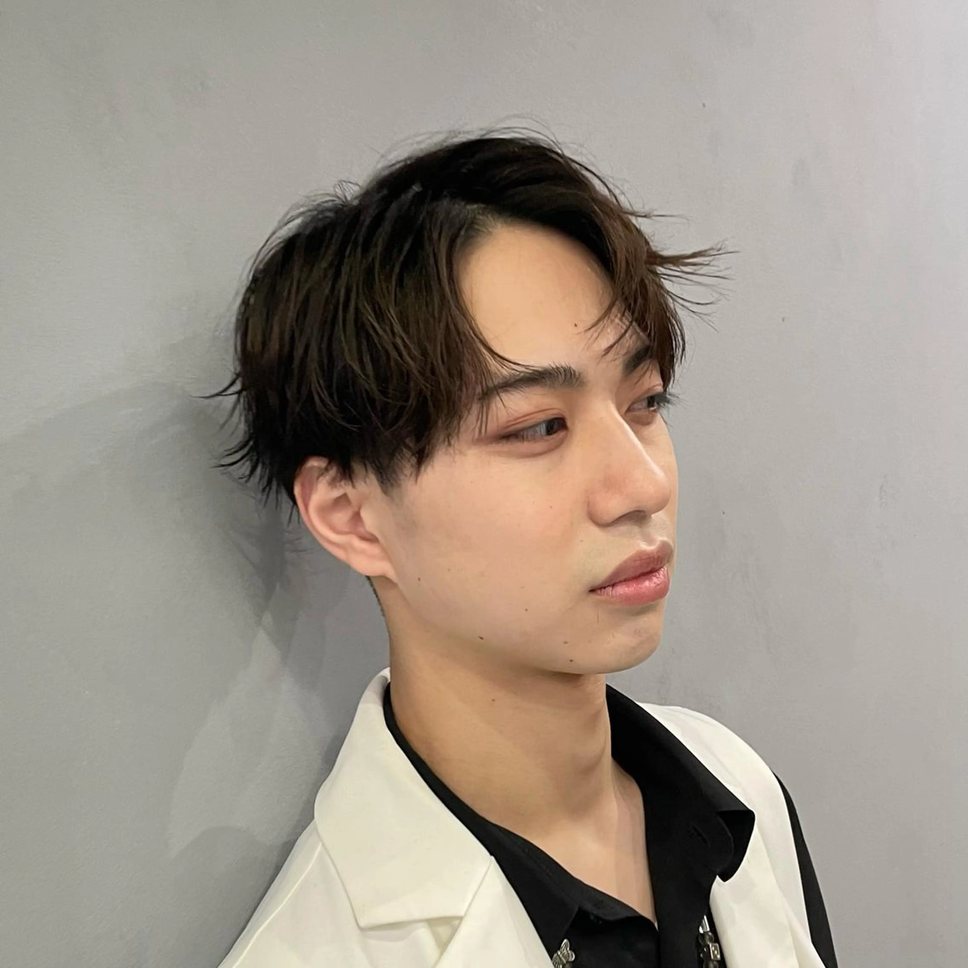 ミディアム カラー パーマ ヘアアレンジ メンズ キッズ アイブロウ メンズ韓国風 マッシュ 韓国風ヘア カット メンズカット✂️ パーマ寺西優真のヘアスタイル