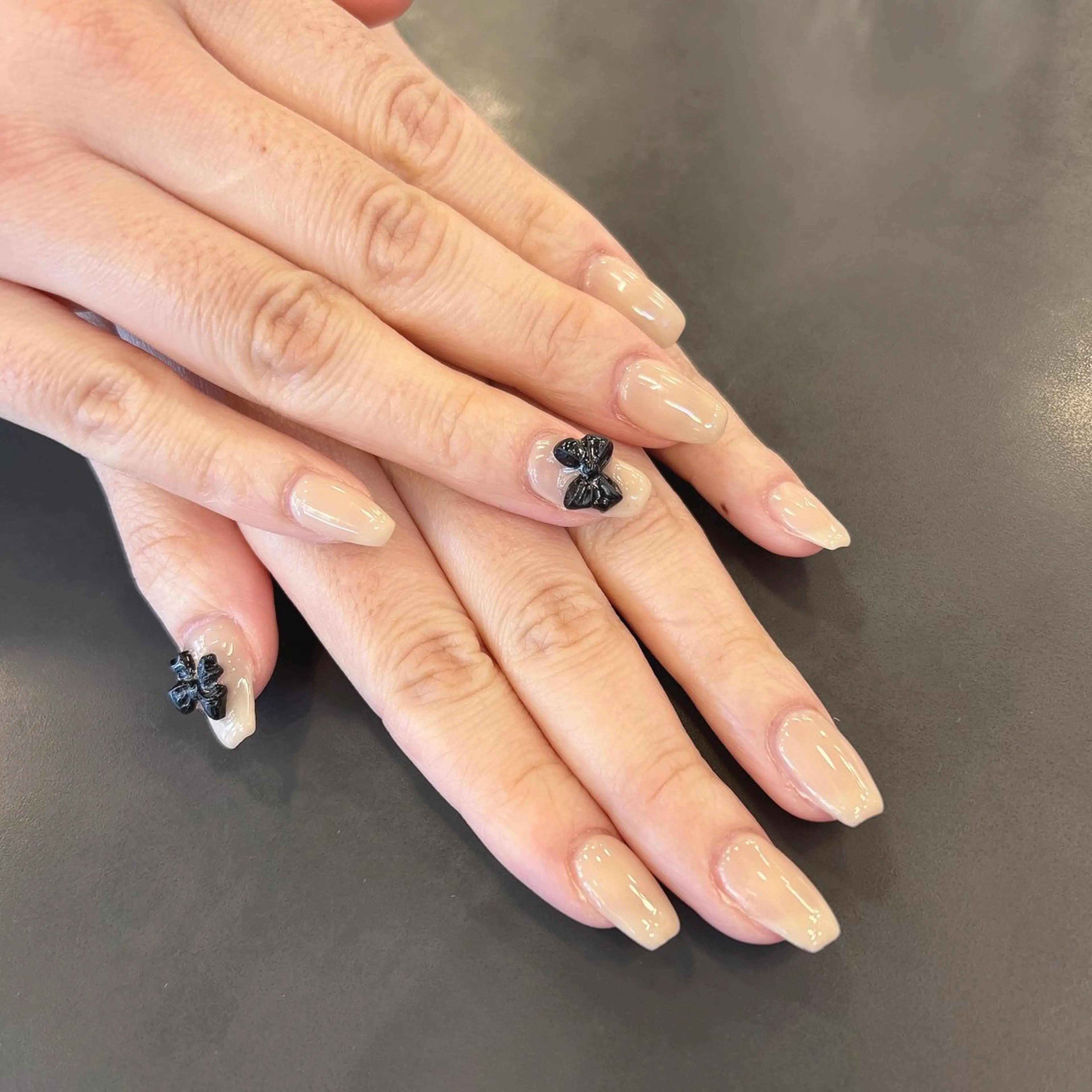 ネイル 持ち込み リボン シンプルネイル MAXKELLY TSUGUMIのネイルデザイン