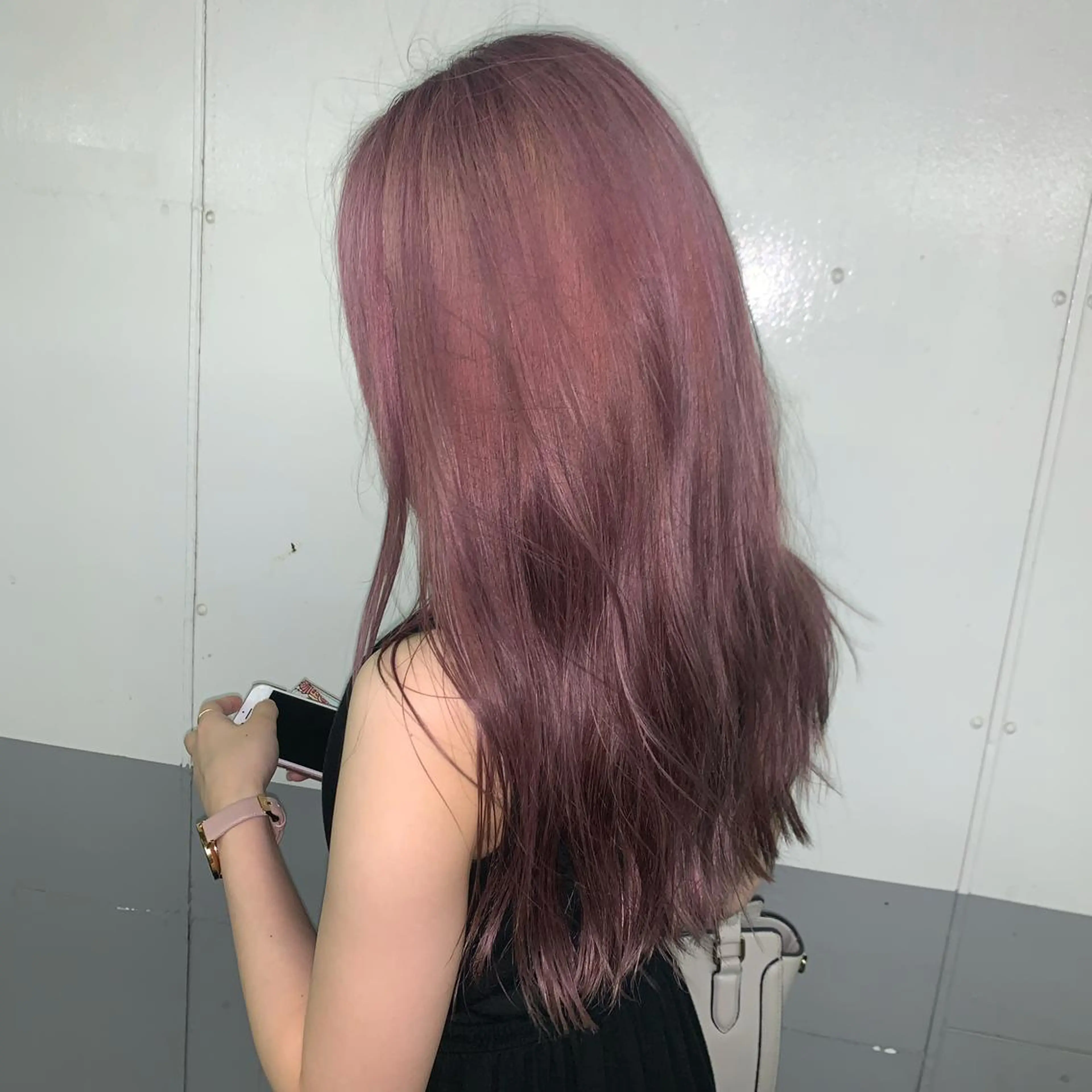 セミロング カラー ベージュカラー ブリーチ ハイトーンカラー ピンクカラー ピンクベージュ カット ヘアカラー GO TODAY SHAiRE SALON所属・天野 瑠真のヘアスタイル