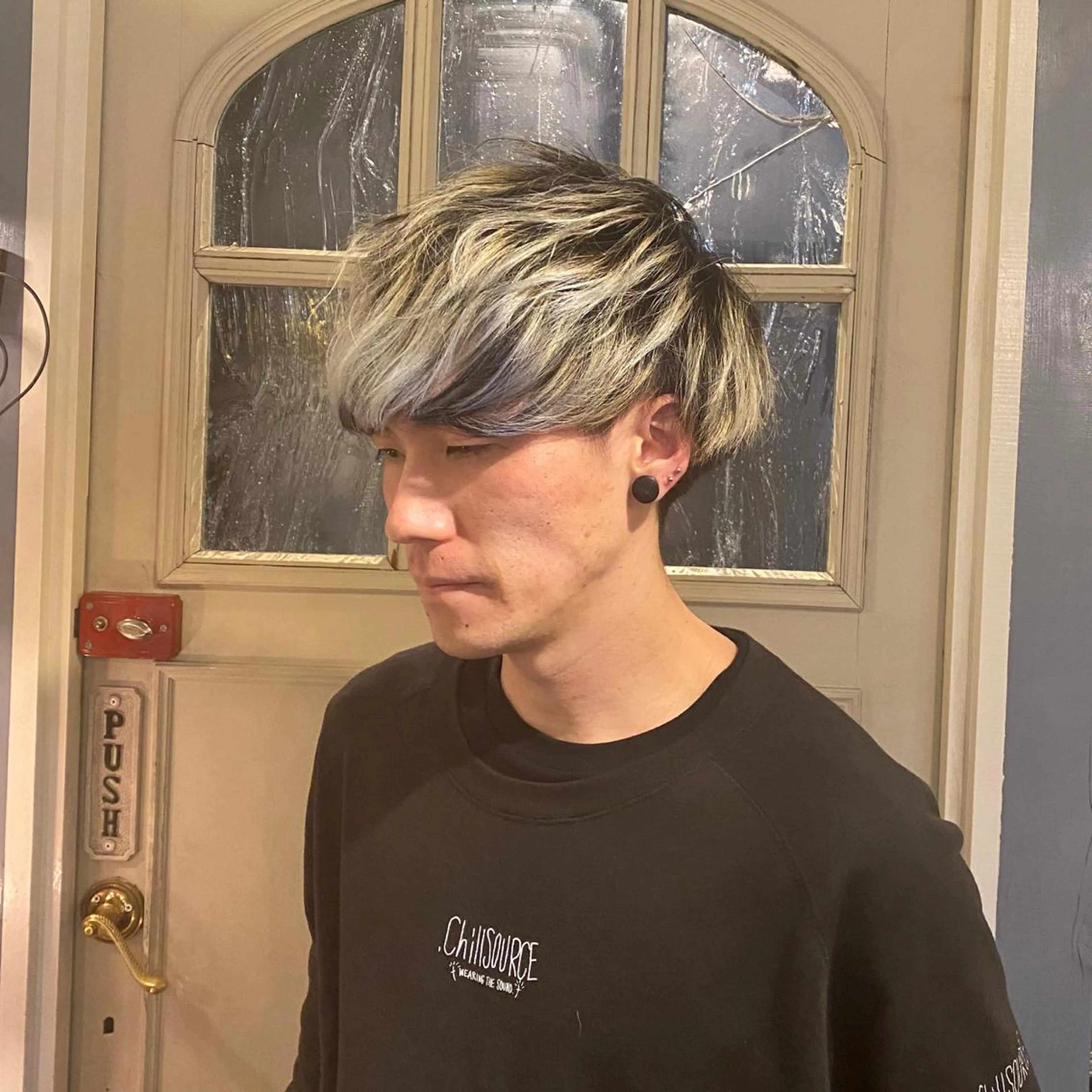 ショート カラー メンズ メンズブリーチ メンズインナーカラー ブリーチ インナーカラー シルバー カット ヘアカラー ヘッドスパ BRITS 渡辺 菜々子のヘアスタイル