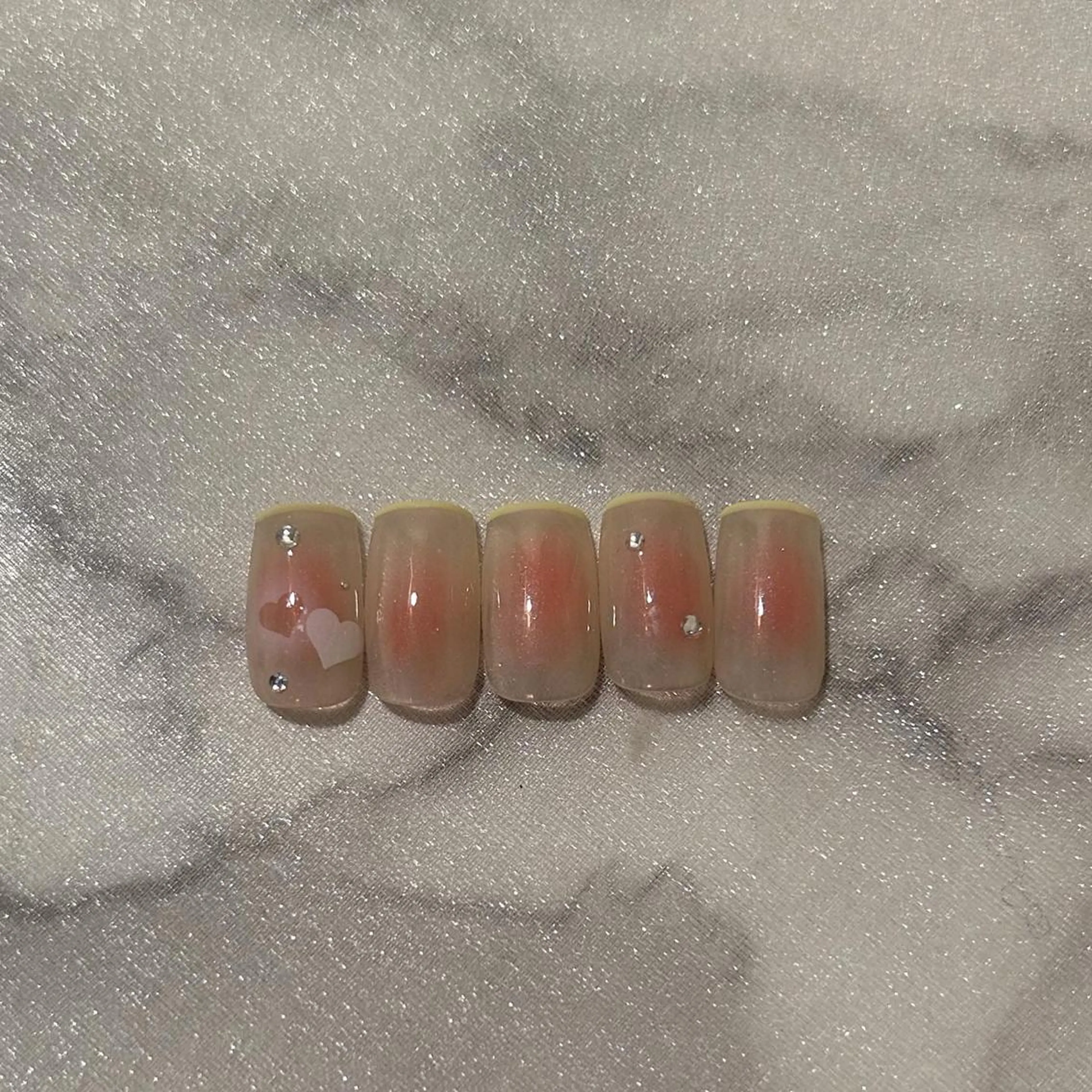 ネイル チークネイル フレンチネイル ガーリー ハート 韓国ネイル ハンドネイル ハンドケア lyly.nail所属・lylynail YUUKAのネイルデザイン