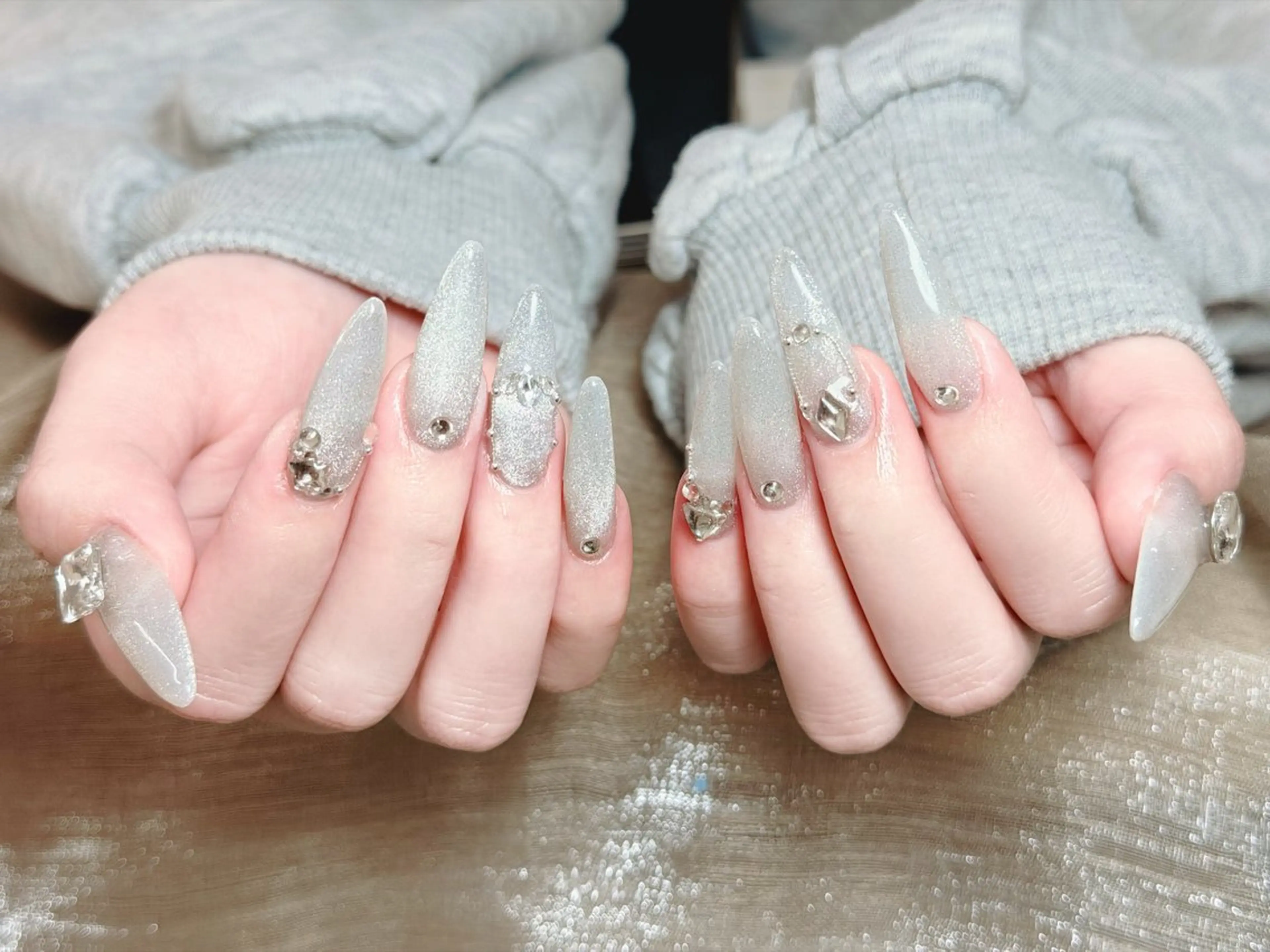 ネイル オーロラネイル ブルー チークネイル フットネイル フレンチネイル ハンドネイル AMI 新大久保のネイルデザイン