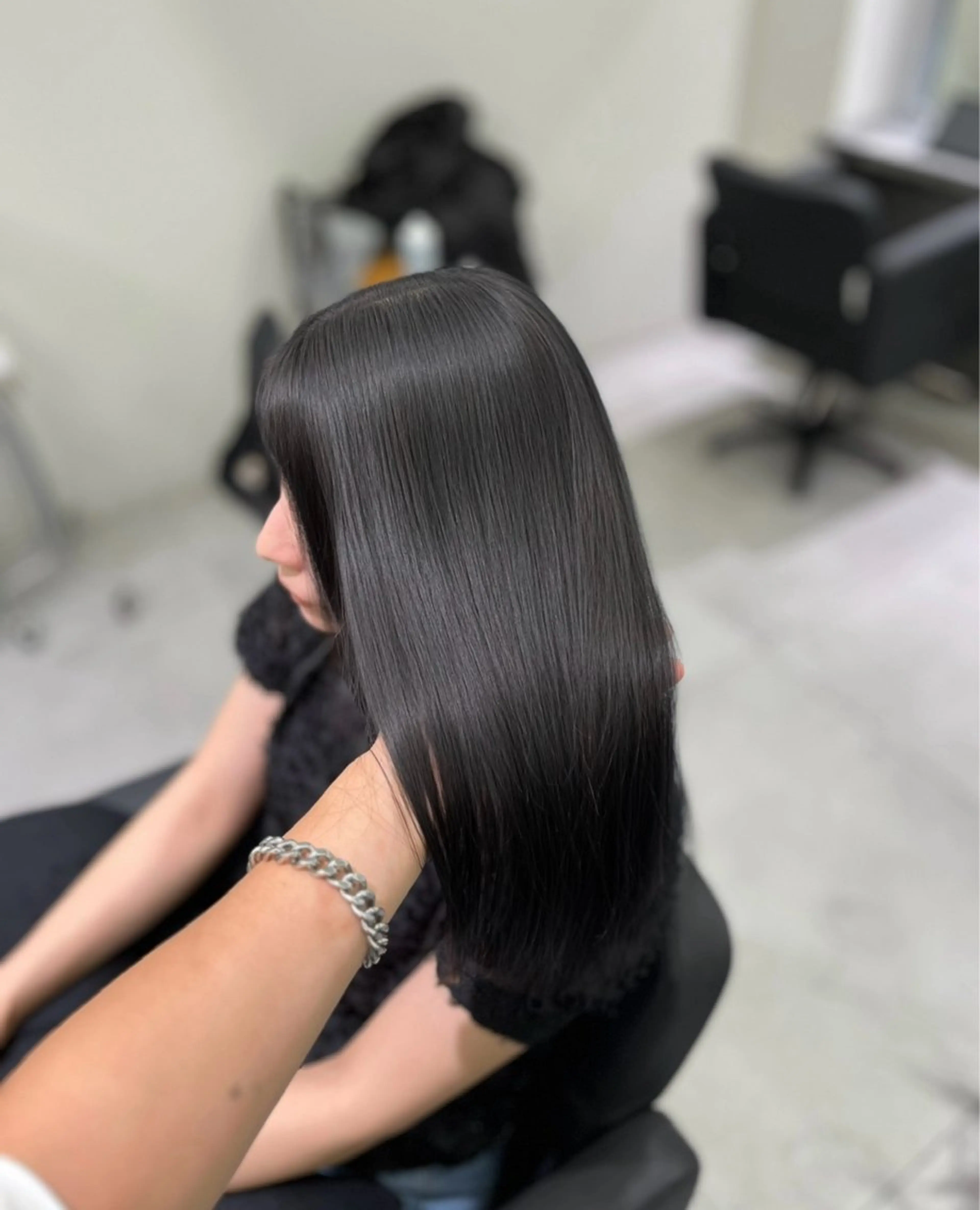 セミロング カット ヘアカラー トリートメント 髪質改善/レイヤー 兼折楓馬のヘアスタイル