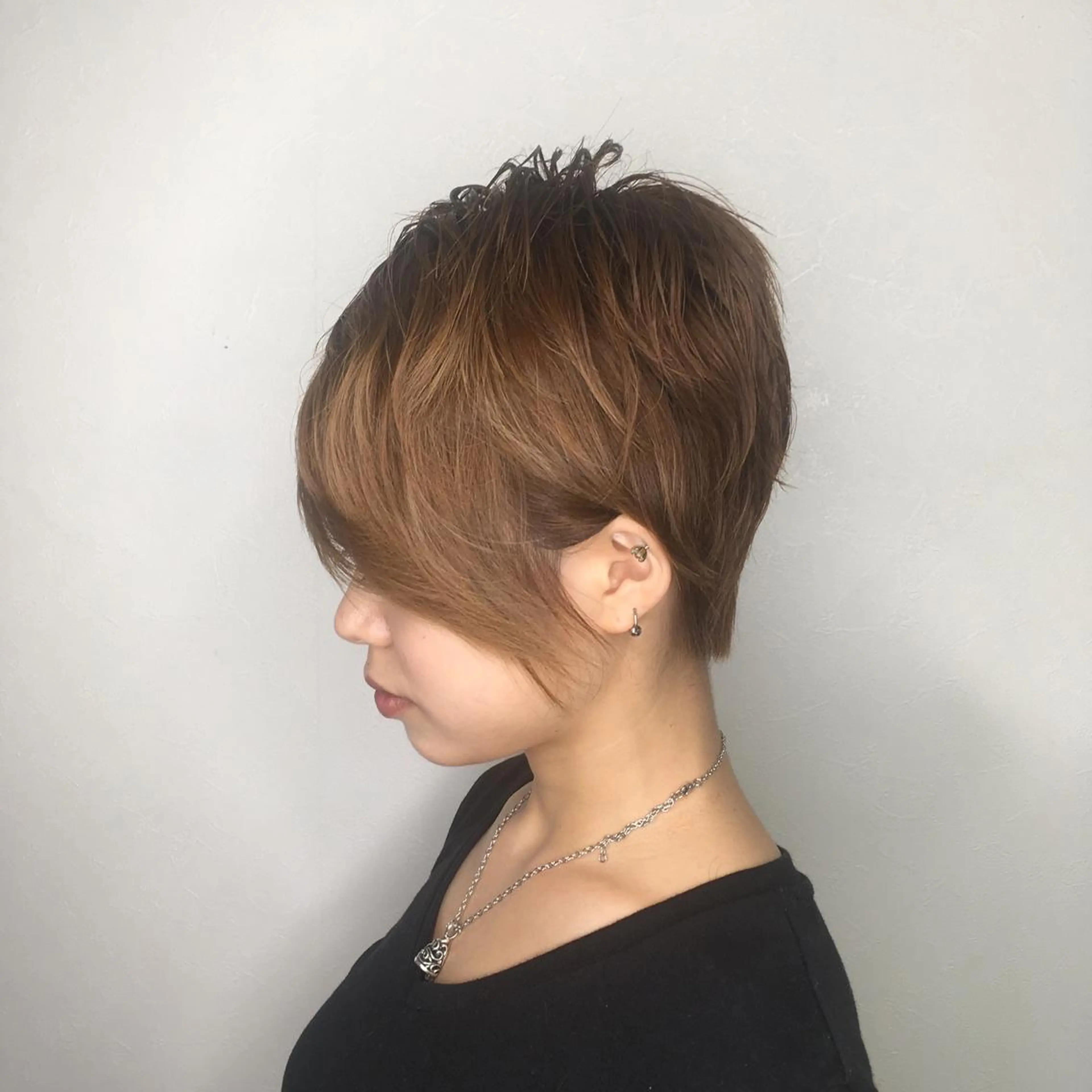 ショート カラー 福島 純子のヘアスタイル