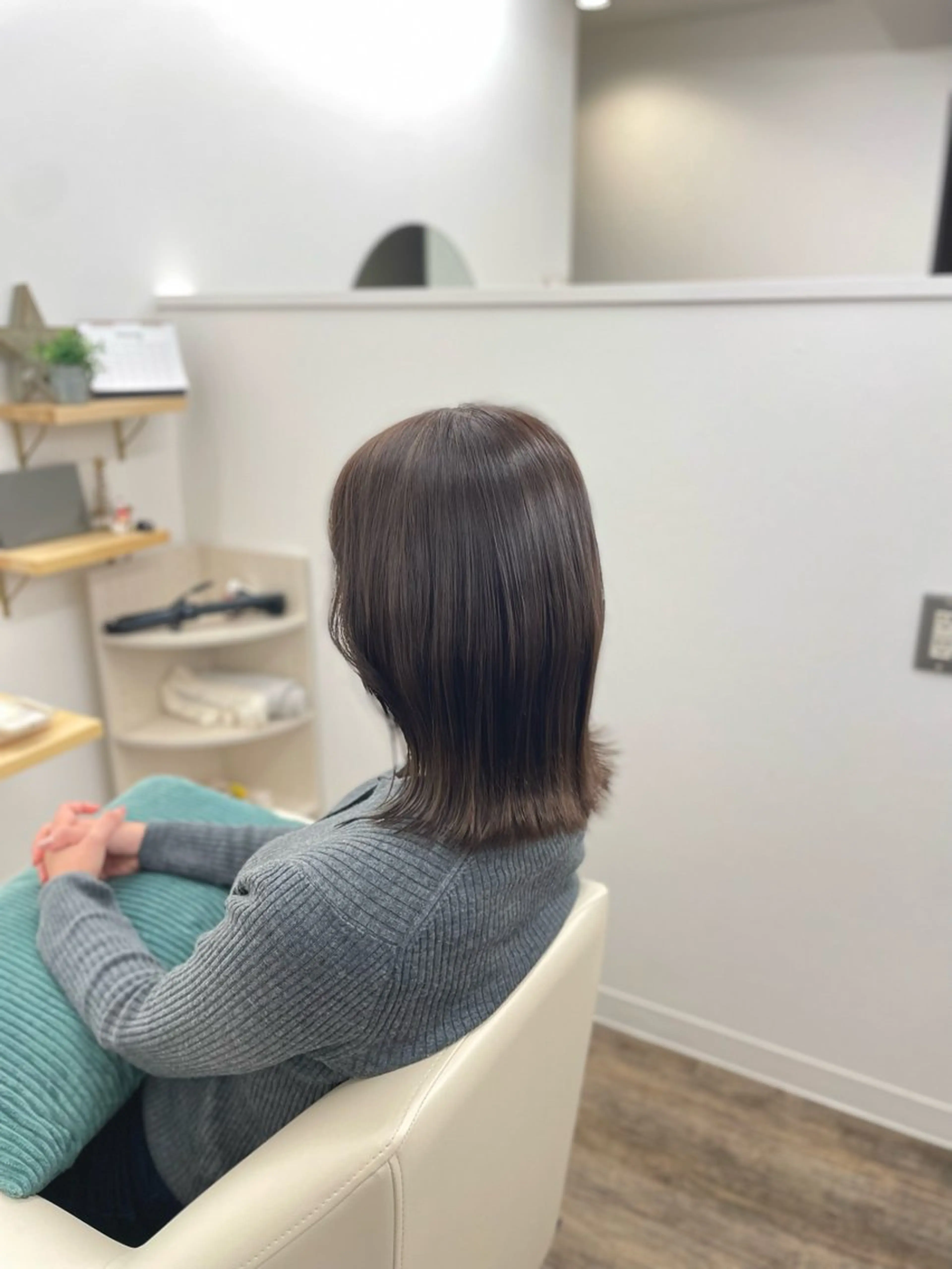 【✨17時以降限定・垢抜け叶える✨】前髪カット＋透け感ダークカラー+うるTRの写真