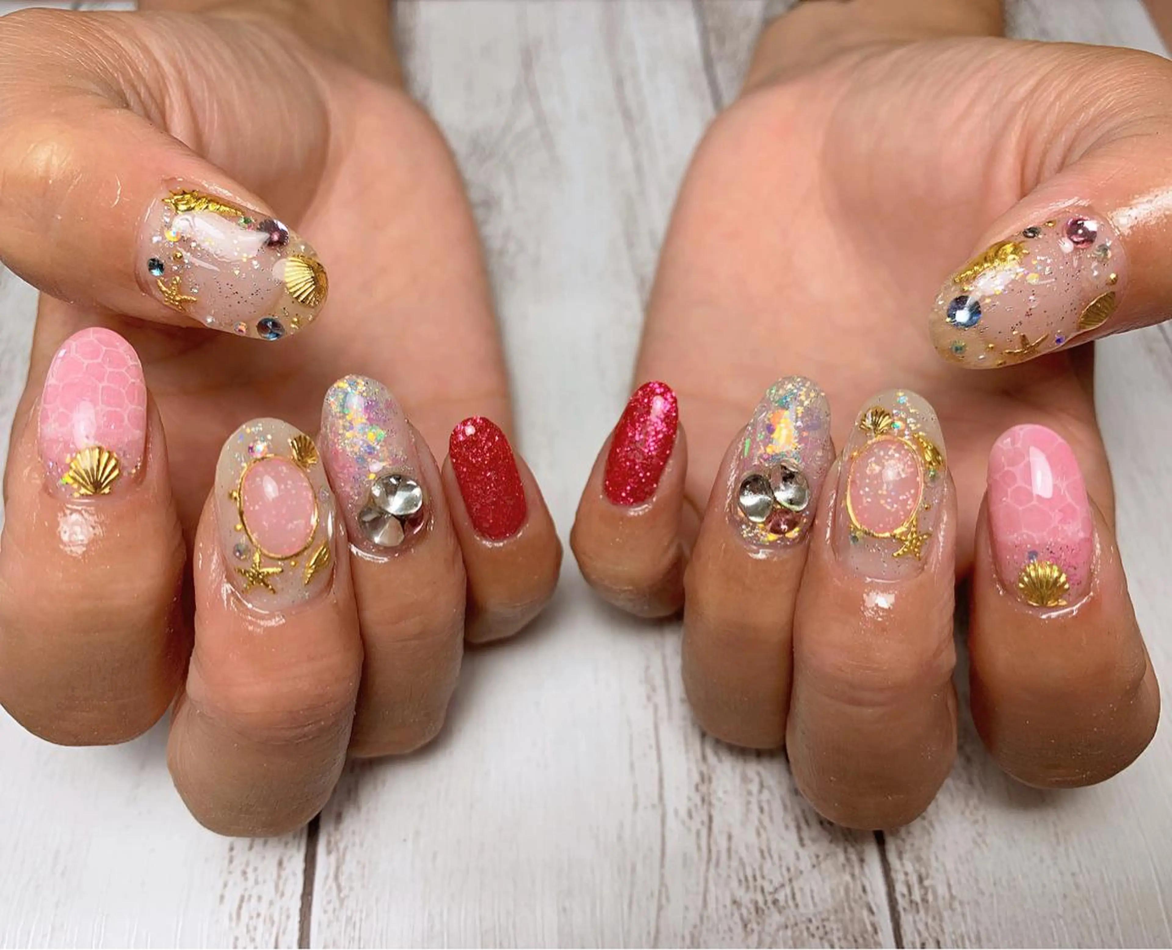 ネイル 菅野 愛花のネイルデザイン