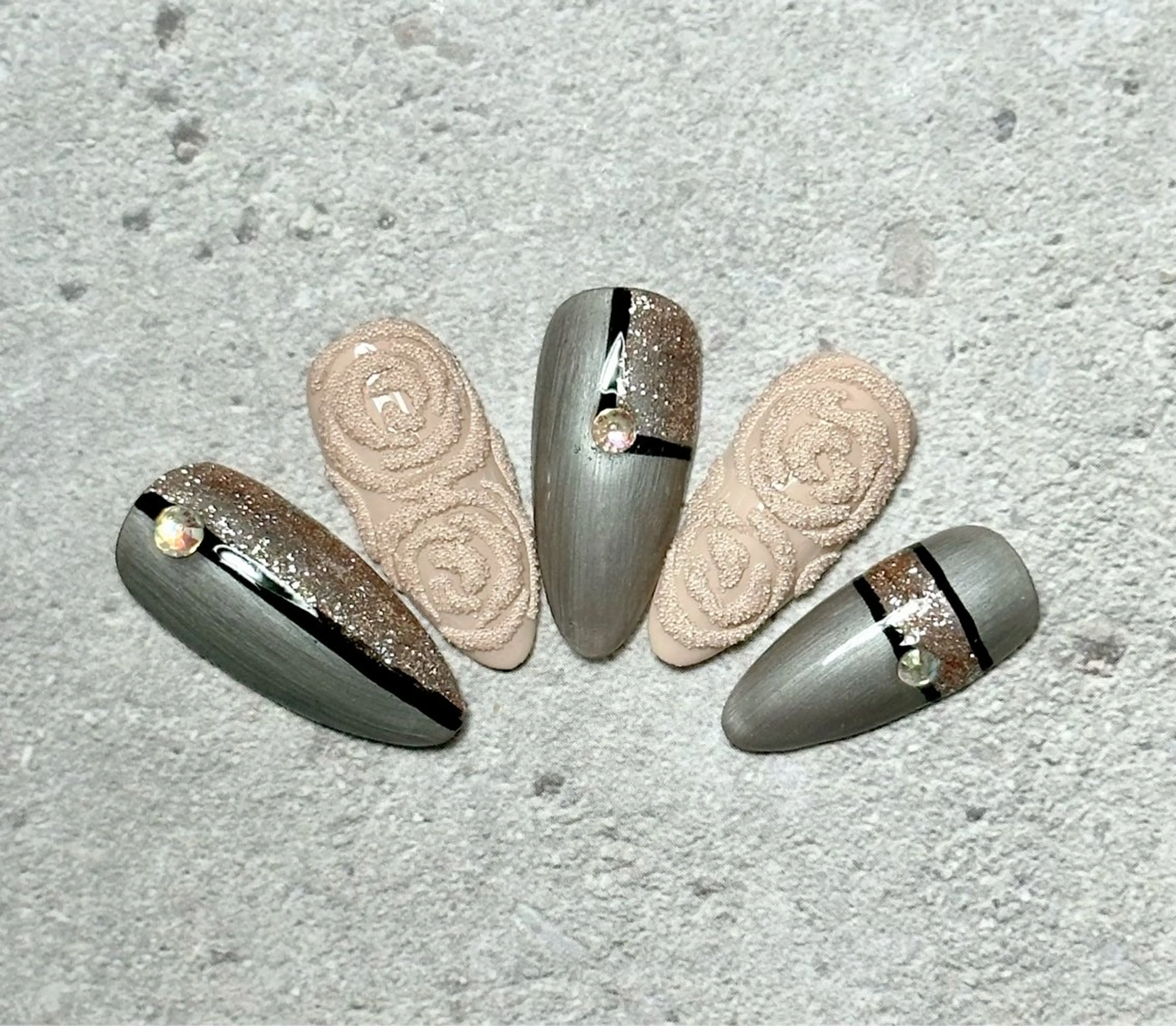 ネイル アートネイル ラメ(グリッター) ミラーネイル 冬ネイル M.N_ nailのネイルデザイン