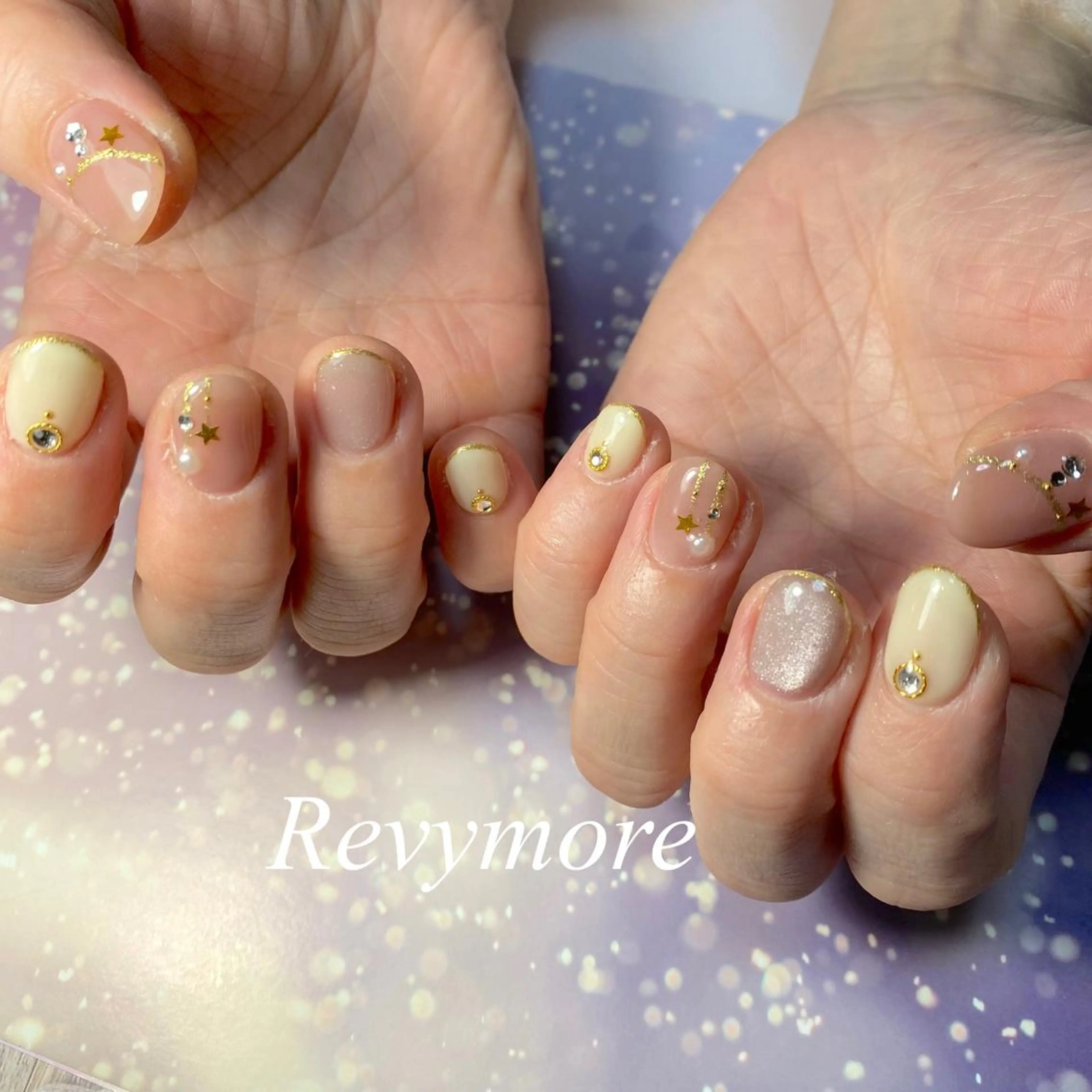 ショート ネイル クリスマス ジェルネイル ニュアンスネイル オフィスネイル シンプルネイル nail salon Revymoreのネイルデザイン