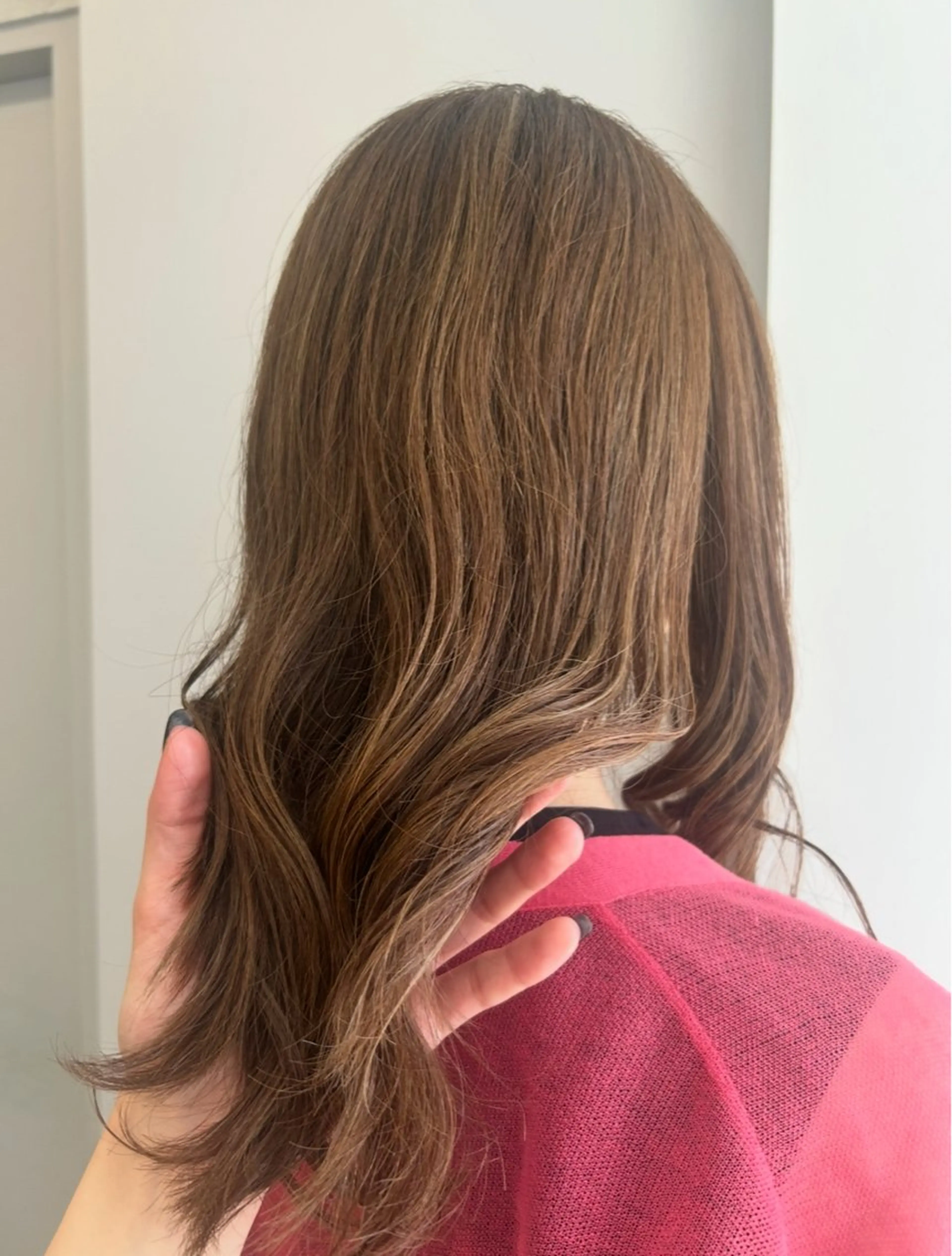 カラー ブリーチ ハイライトカラー 長谷川 結奈のヘアスタイル