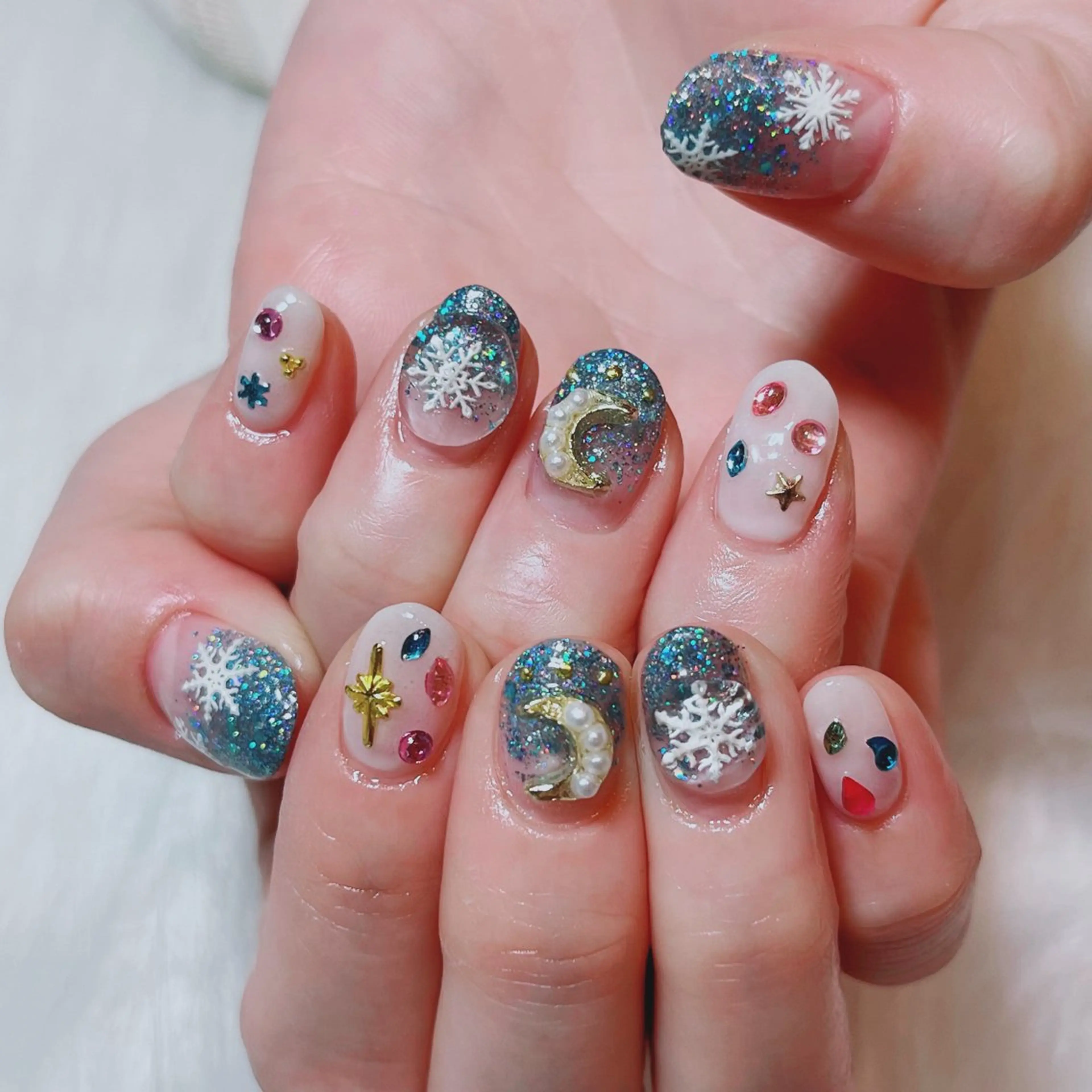 ネイル グラデーション ラメ(グリッター) ラメグラデーション 水色 ハンドネイル ruirui.naildesign所属・RUI ☆のネイルデザイン
