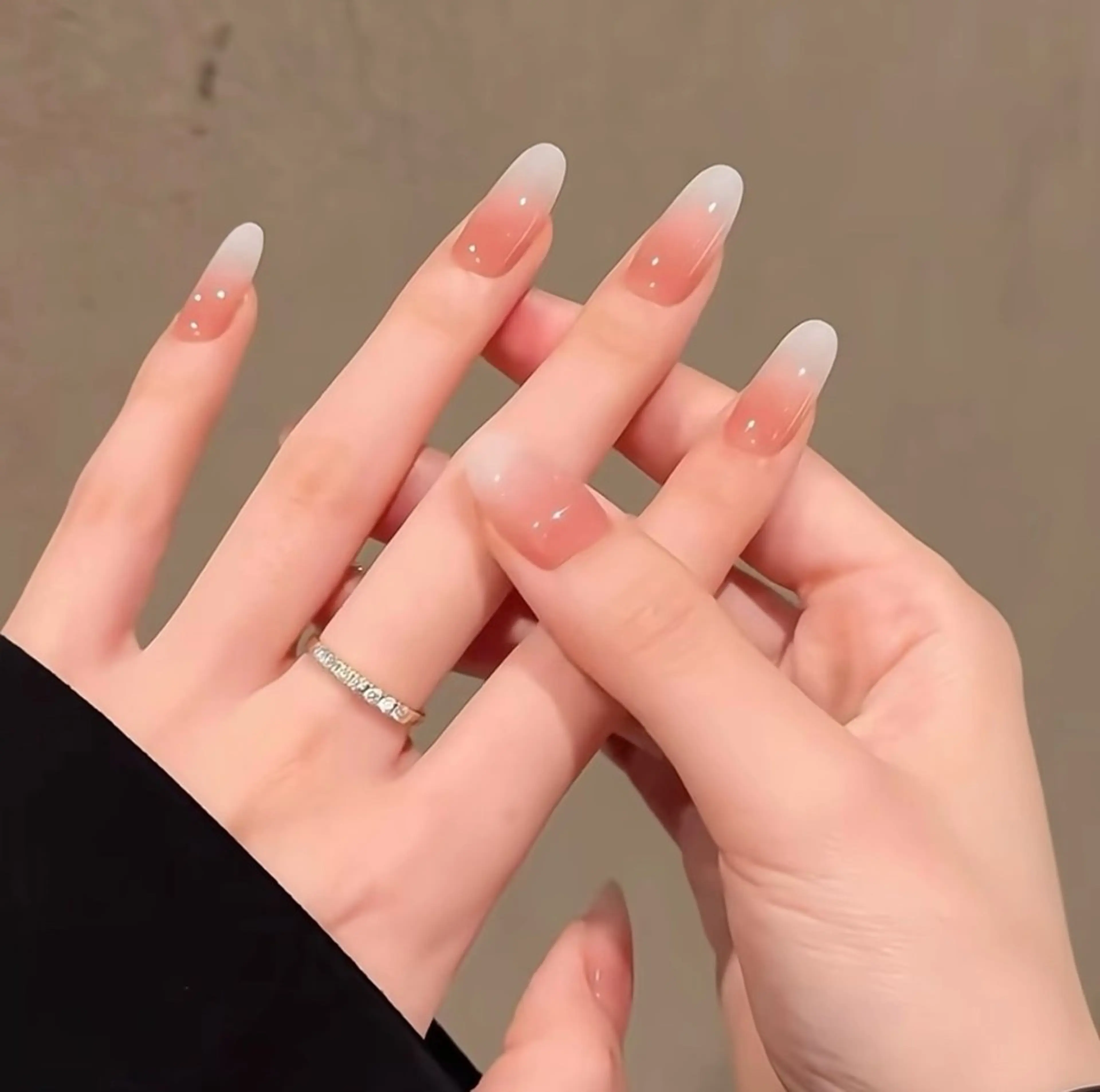 ネイル チークネイル 長さ出し フラワーネイル フレンチネイル ガーリー sun nail池袋 モデル募集のネイルデザイン