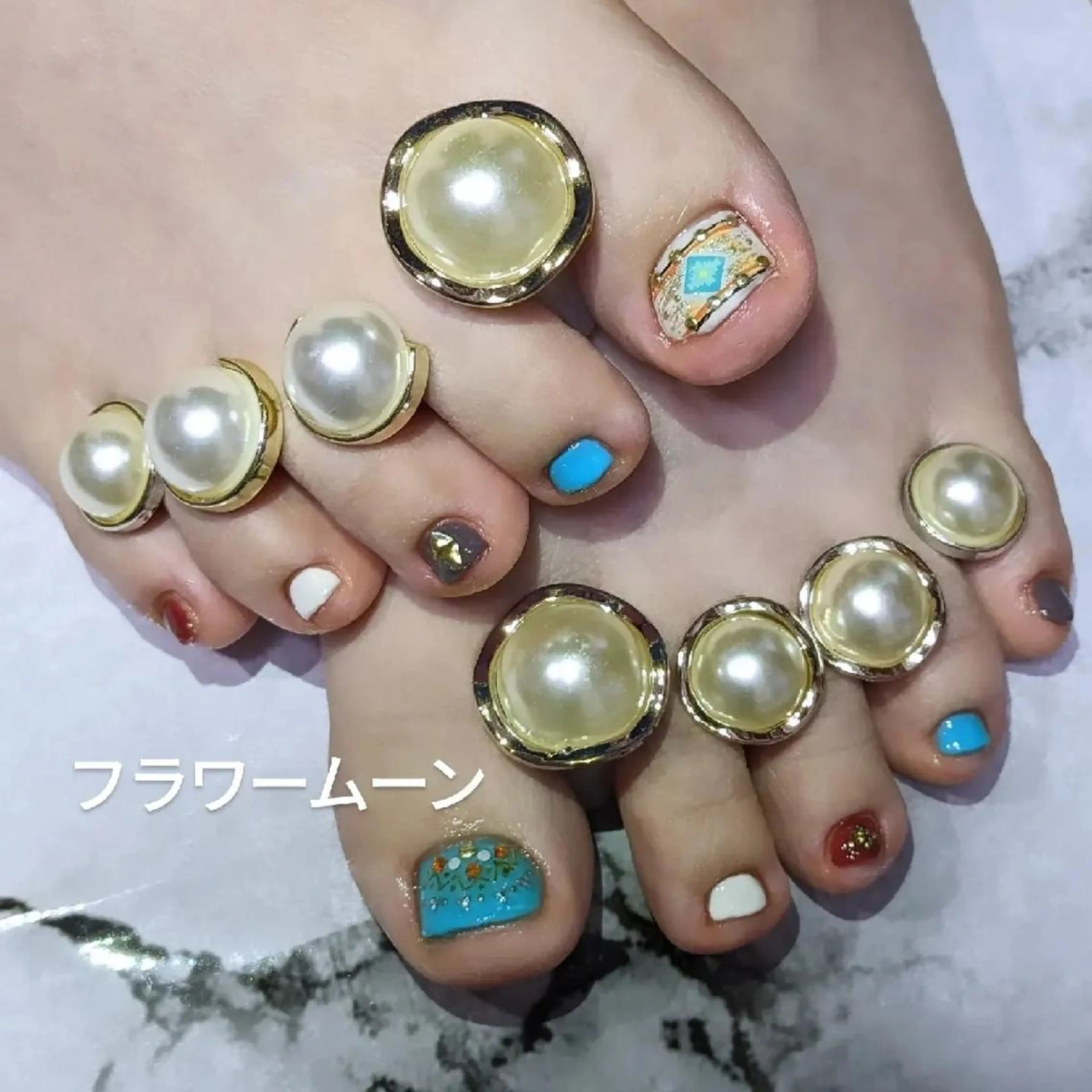 ネイル フットネイル フラワー ムーンのネイルデザイン