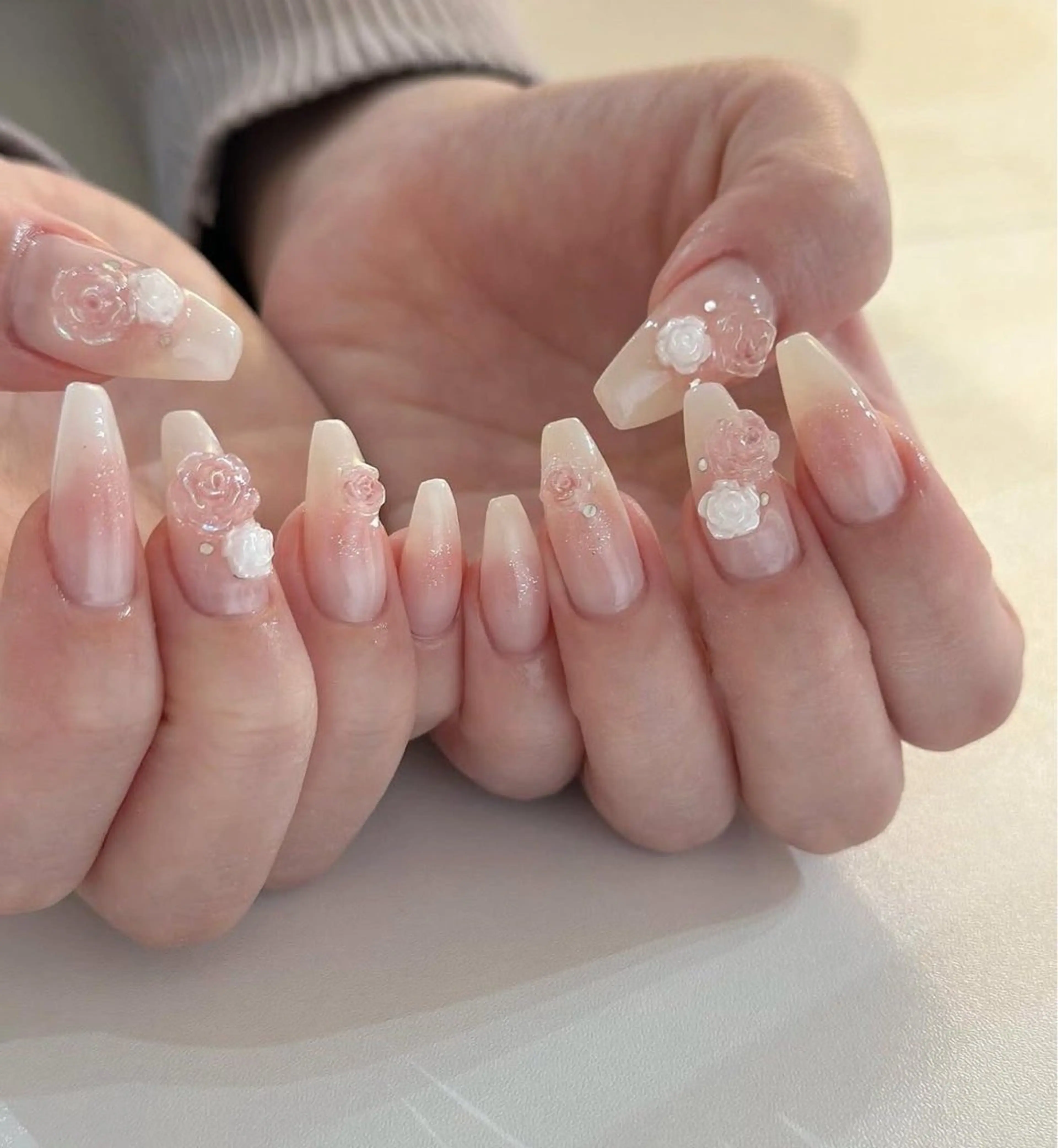 セミロング 韓国風ヘア ハンドネイル Aila Nail HanChanのネイルデザイン
