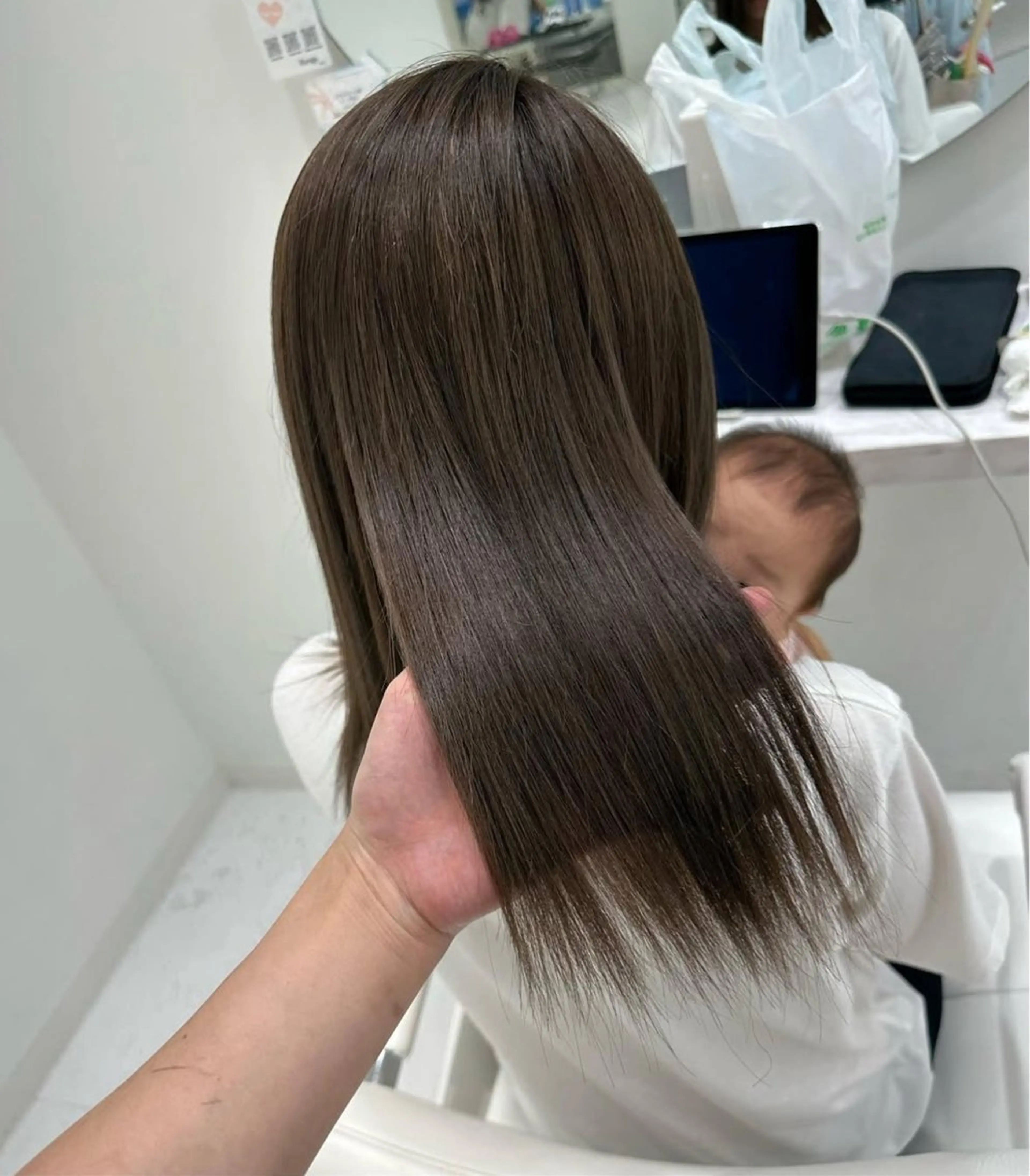 ミディアム な 茶のヘアスタイル