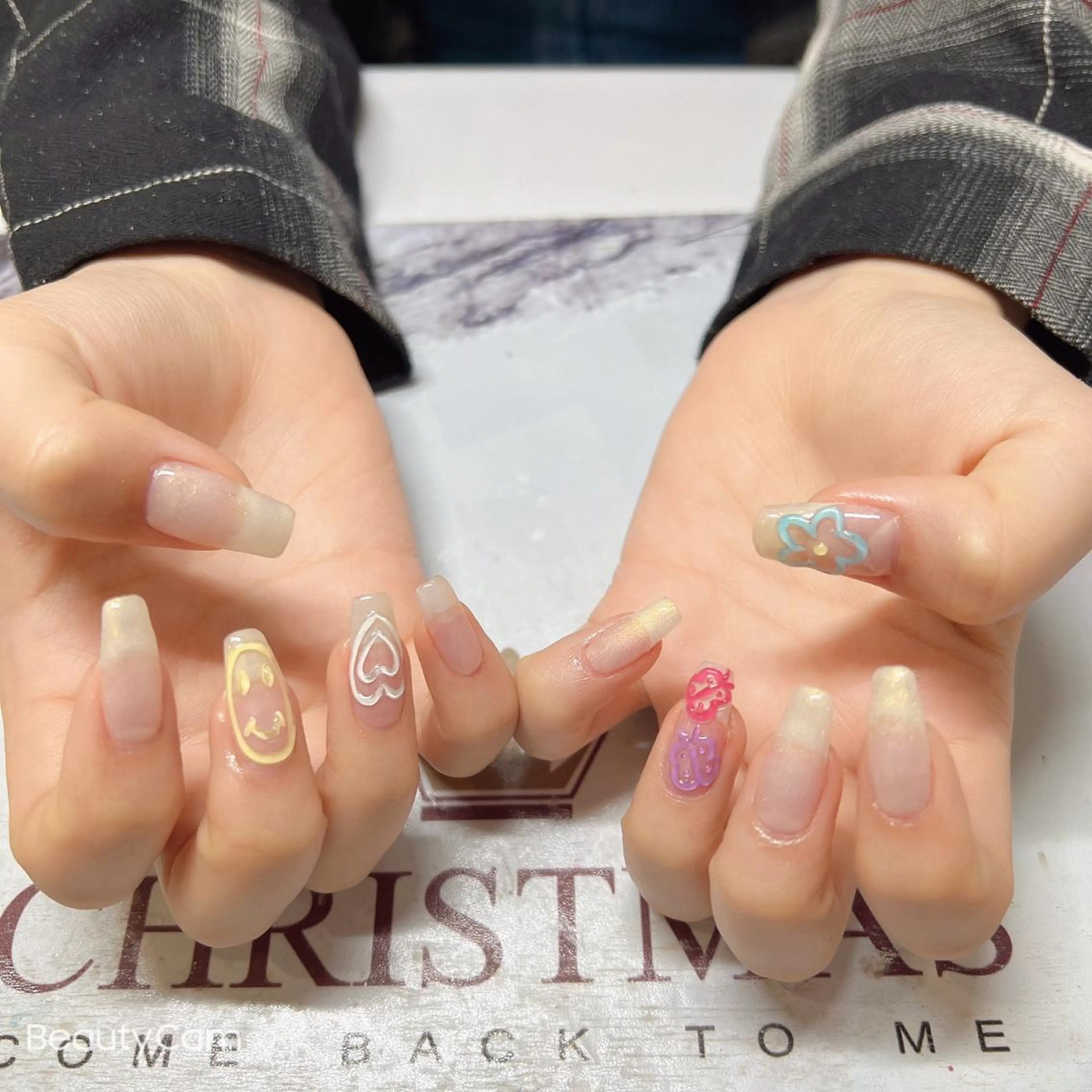 ネイル ガレンドウ 白澤 愛子のネイルデザイン