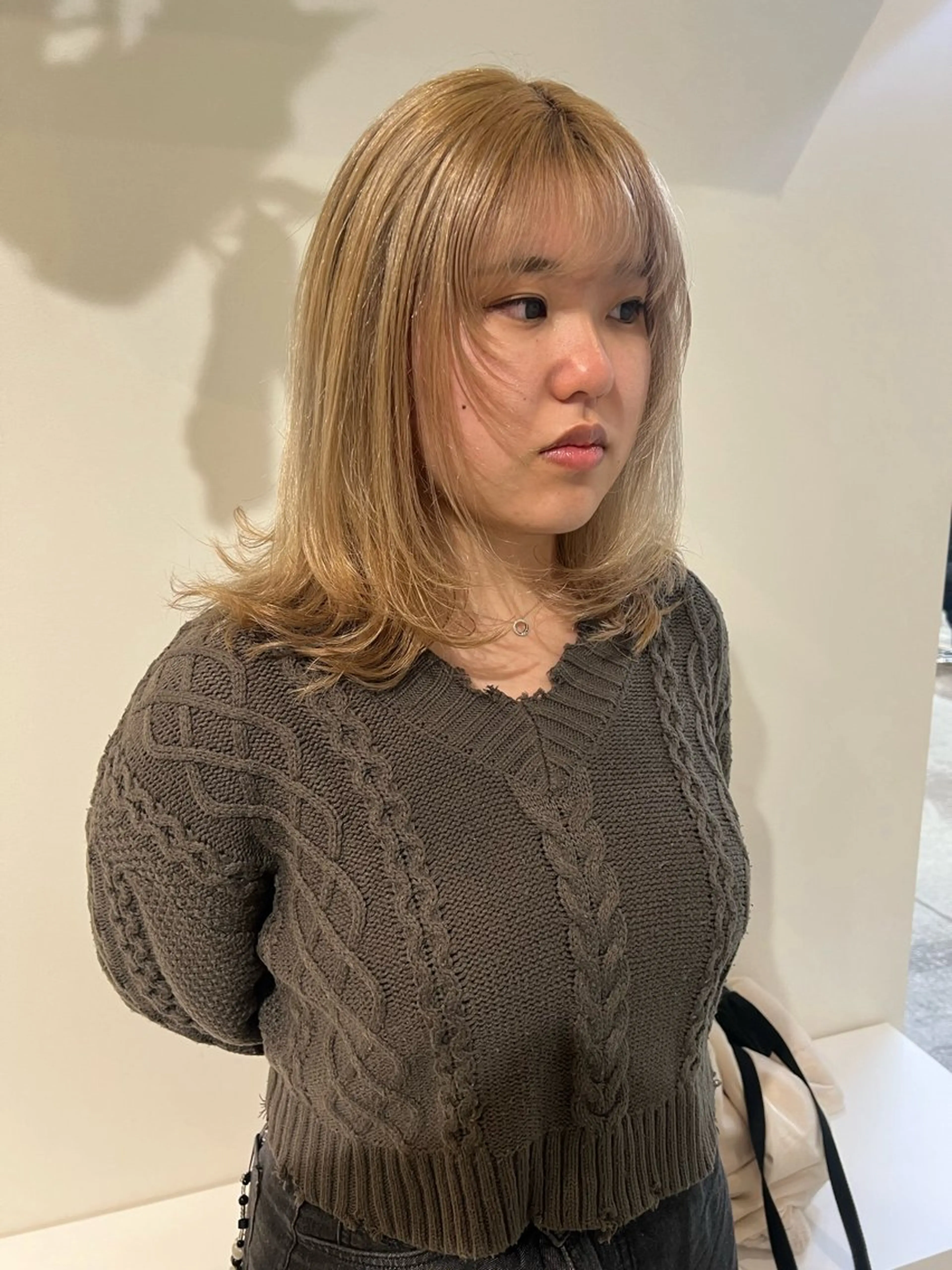 セミロング カット ヘアカラー トリートメント 乕谷 美潮のヘアスタイル