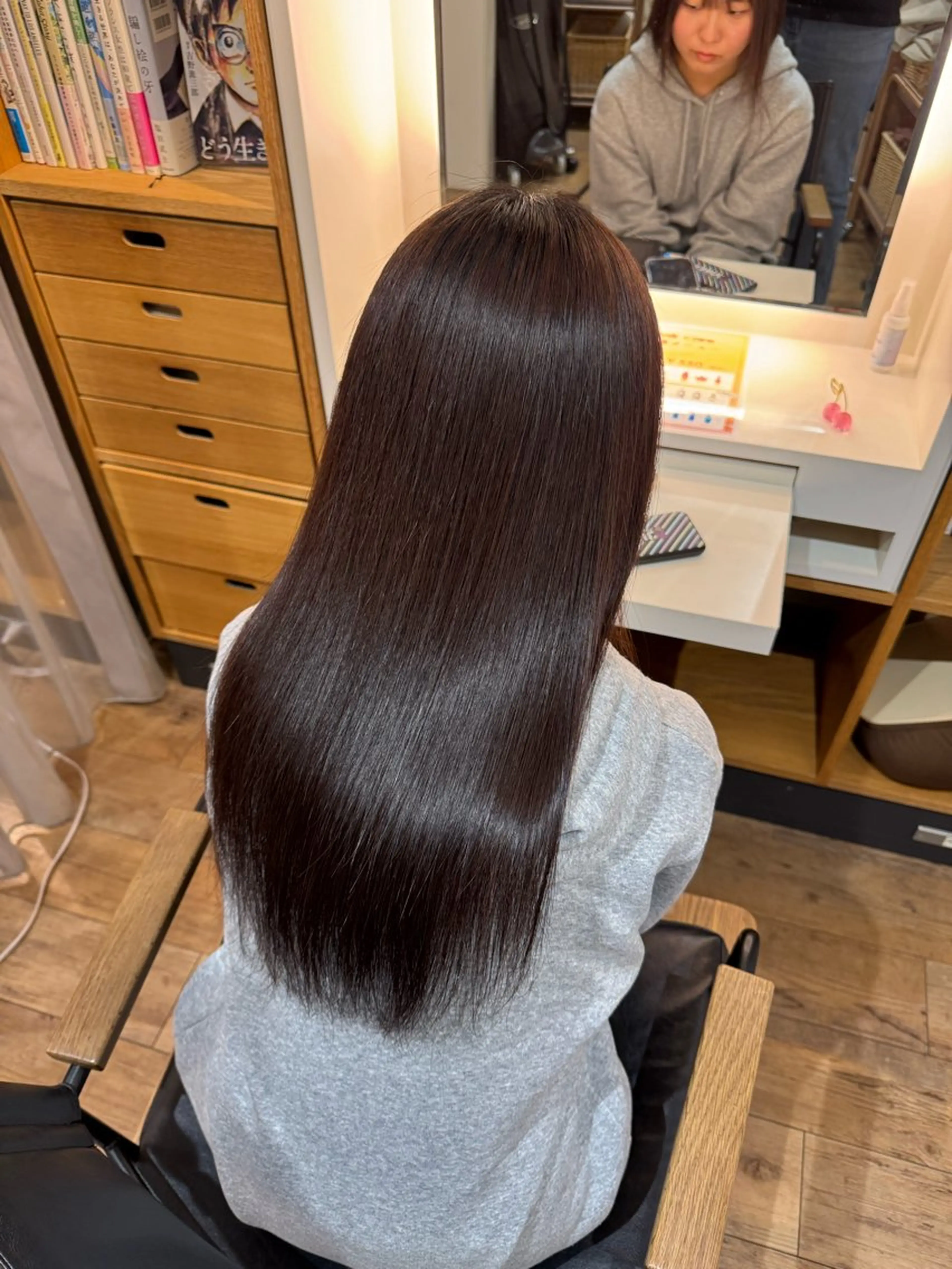 セミロング カット 縮毛矯正 トリートメント afloatkobe所属・美髪/髪質改善 川口凌弥のヘアスタイル