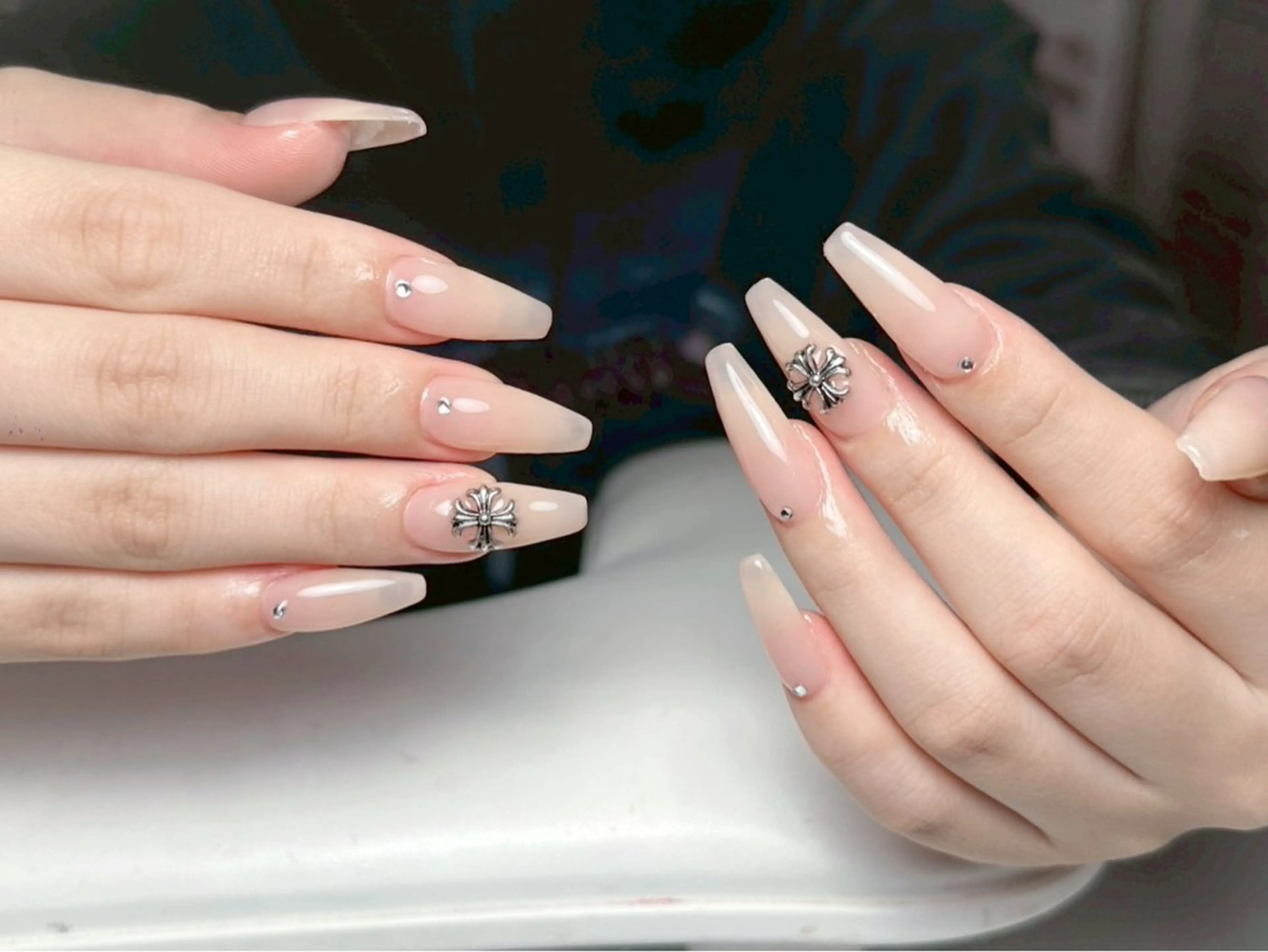 セミロング ハンドネイル ビン アンのネイルデザイン