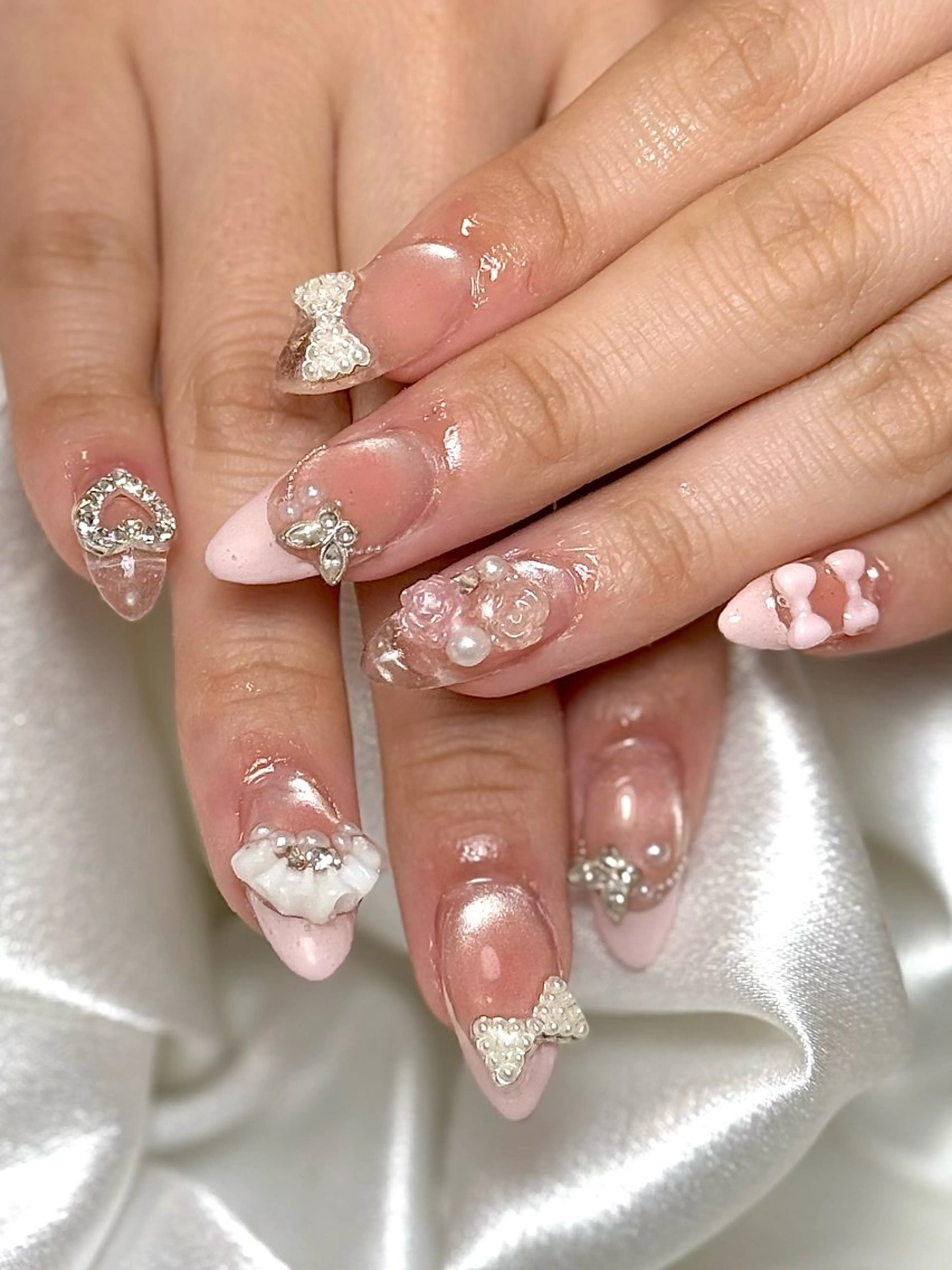 ネイル ハンドネイル ルシイ🎀新宿長さ 出しパーツ専門店のネイルデザイン