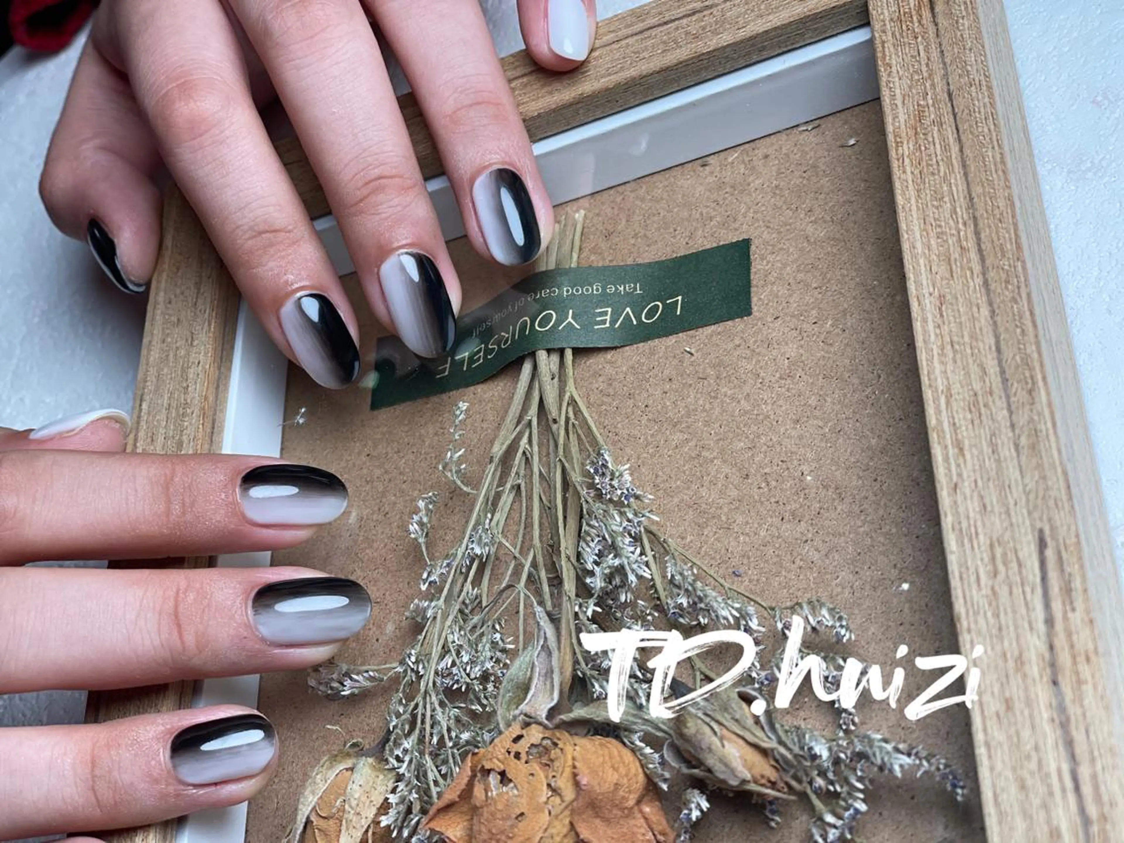 ミディアム めぐみのネイルサロン スタッフ練習のネイルデザイン