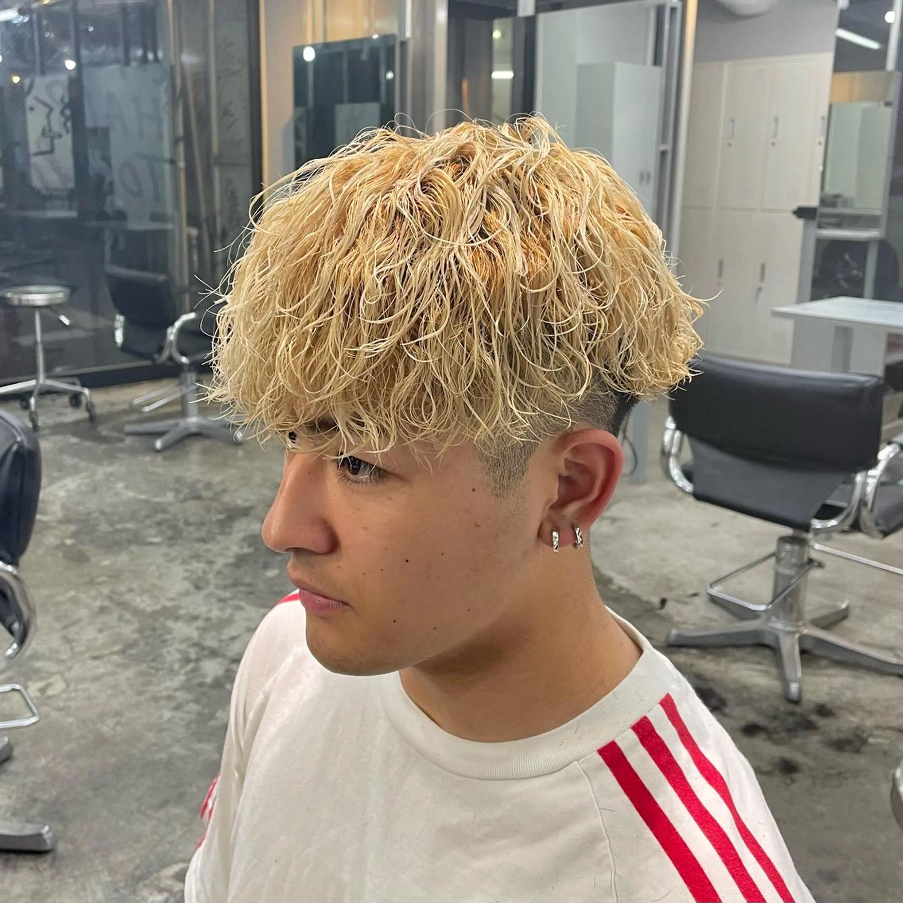ショート カラー パーマ メンズ メンズブリーチ メンズパーマ ブリーチ カット ヘアカラー パーマ メンズ特化美容師/ 藤戸 椋のヘアスタイル